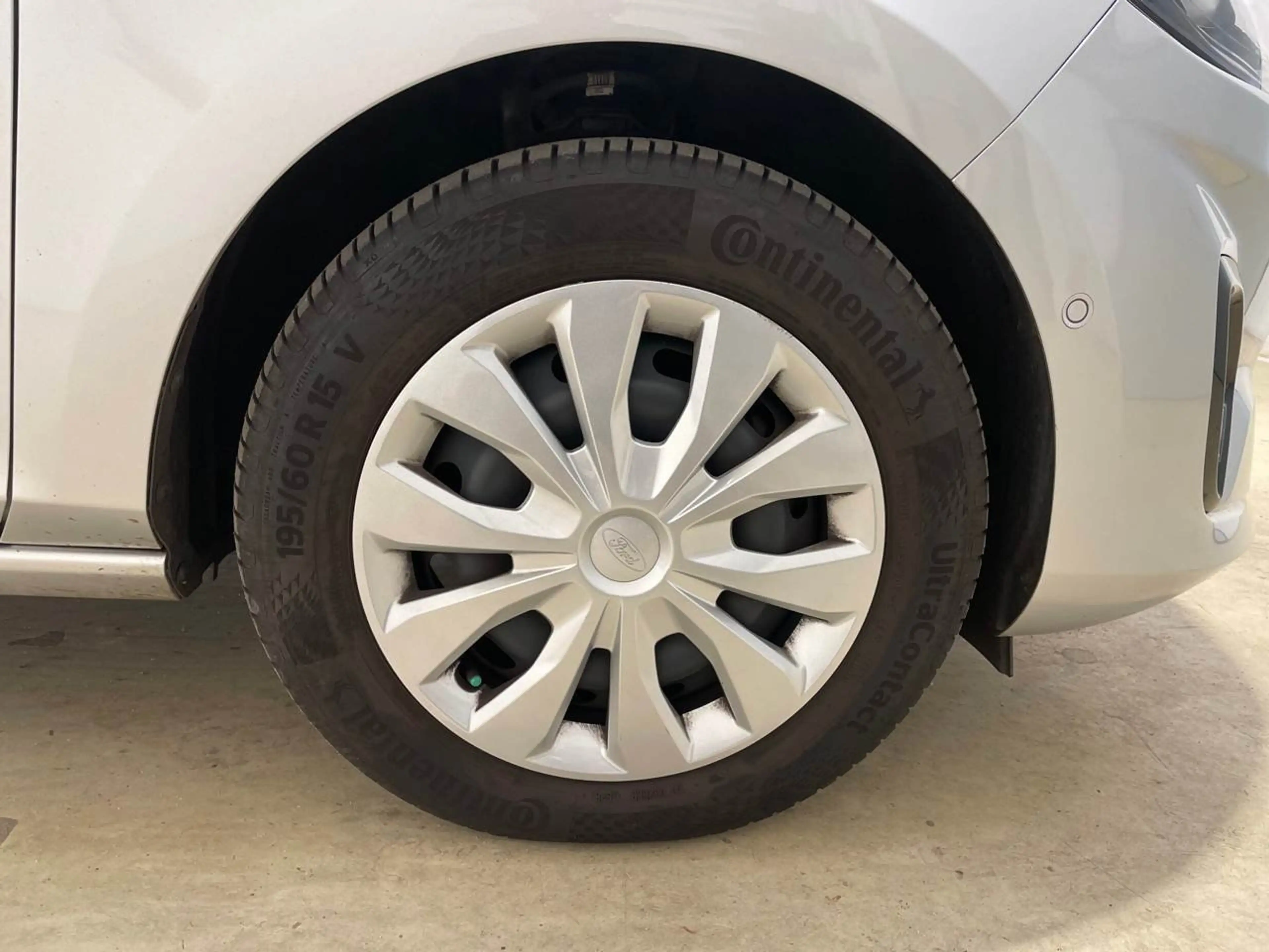 Ford Fiesta 1.0 EcoBoost Cool&Connect LED Lane Navi — photo 13