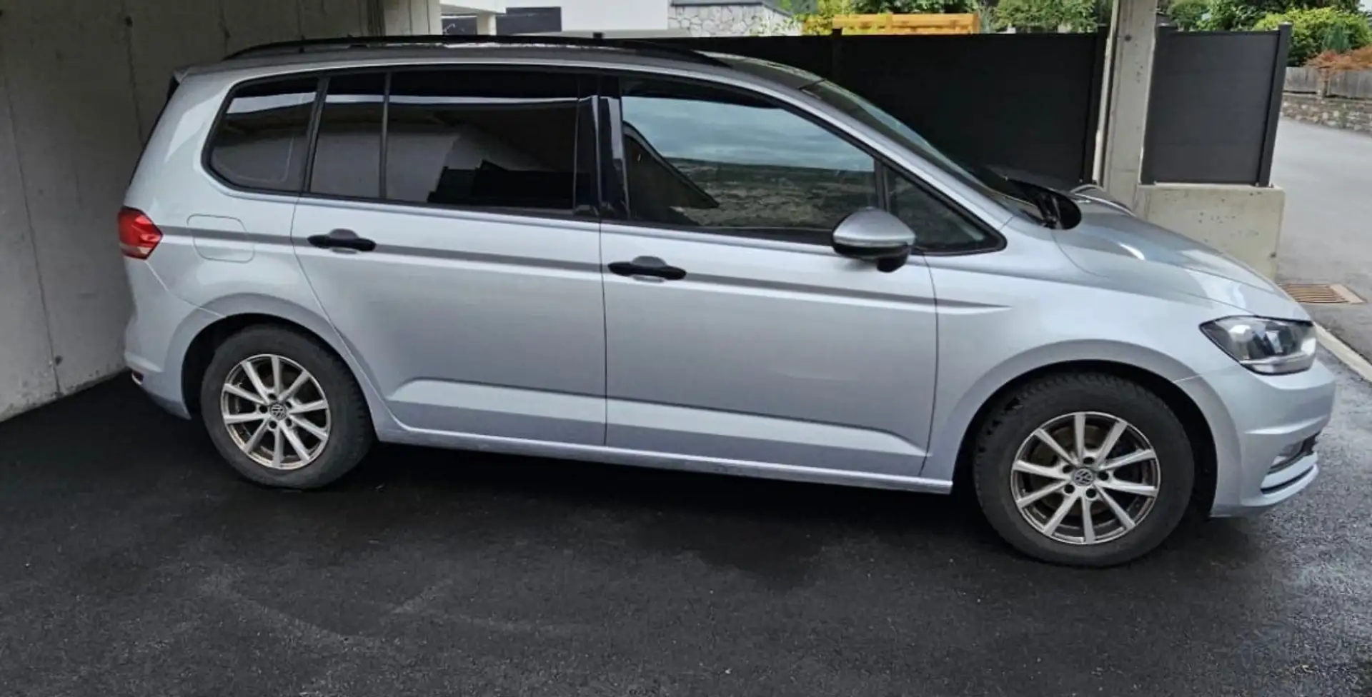 Volkswagen Touran Trendline 1,6 SCR TDI Grau - 2
