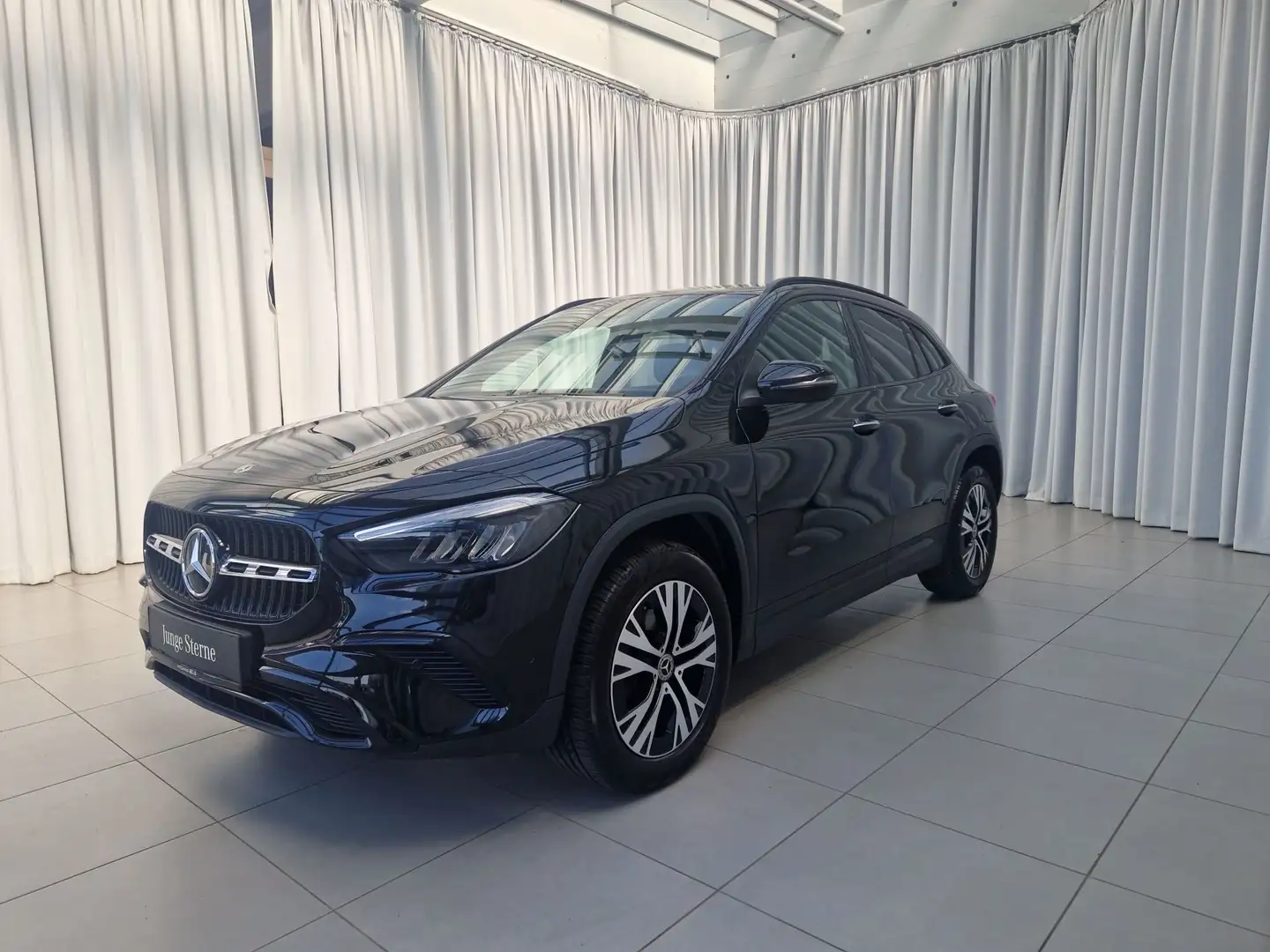 Mercedes-Benz GLA 180 d Progressive AUT KlimaA LM PDC SoundSys Schwarz - 2