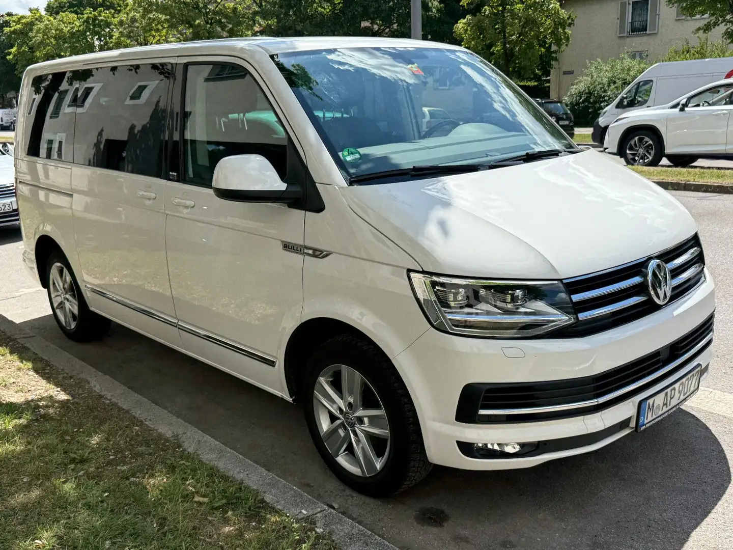 Volkswagen T6 Multivan Generation Six DSG NAVI PDC KAMERA Weiß - 1