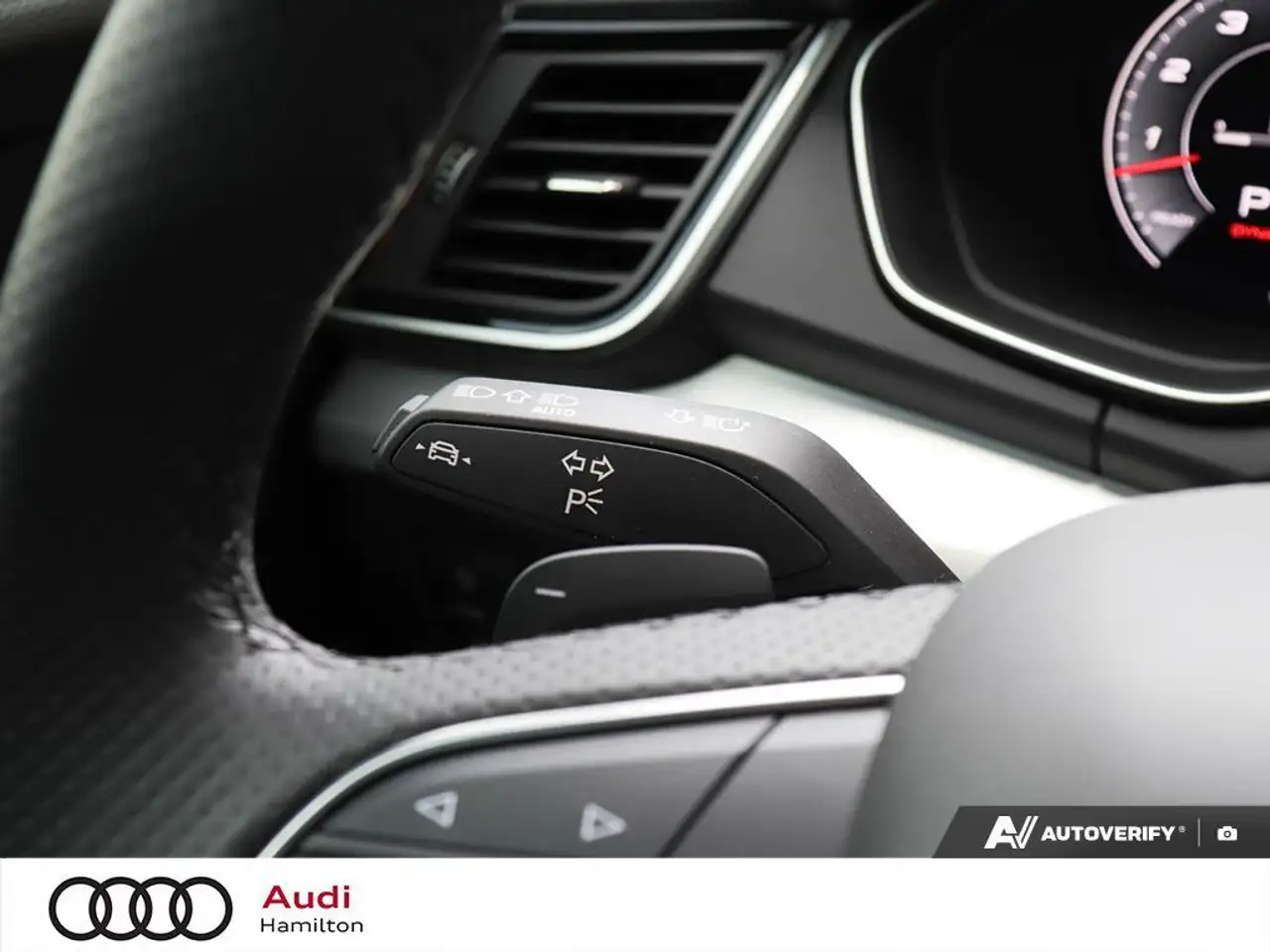 Audi SQ5 снимка Audi SQ5