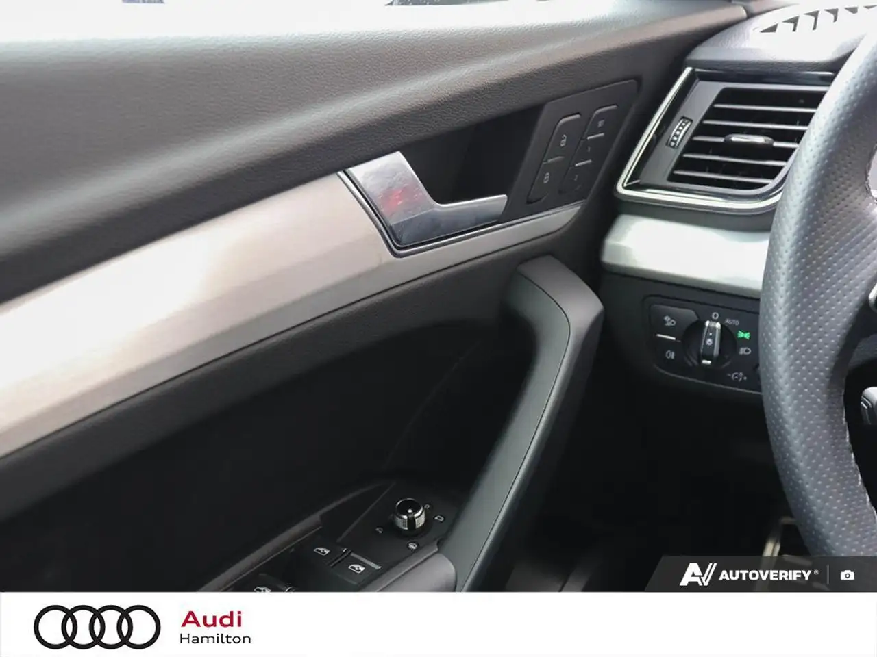 Audi SQ5 снимка Audi SQ5