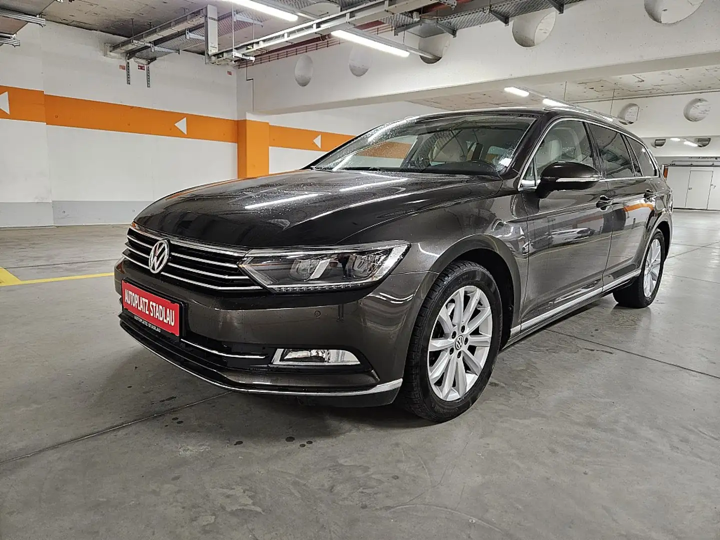 Volkswagen Passat Highline 2,0 TDI DSG Braun - 1