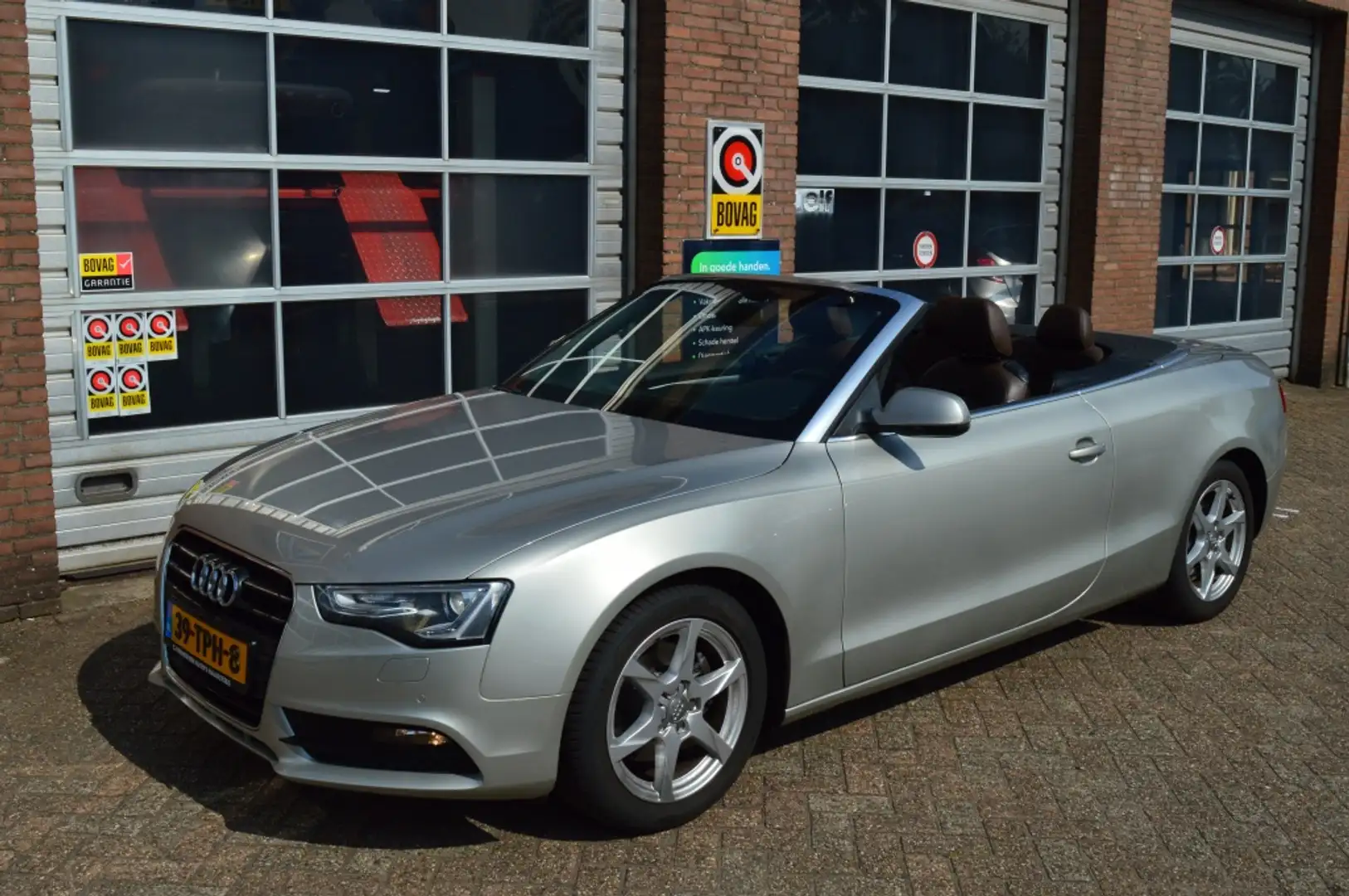 Audi A5 Cabriolet, Leer, Navigatie, Crui 1.8 TFSI Pro Line Grijs - 1