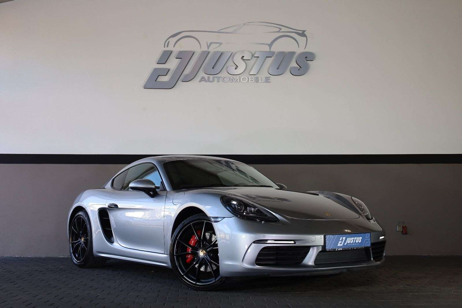 Second hand Porsche Cayman 