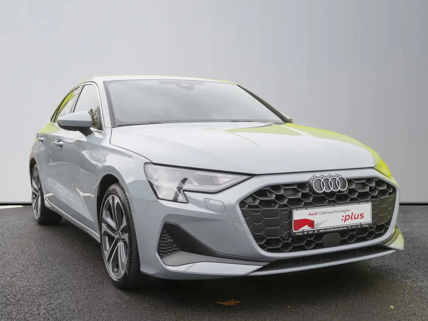 Audi A3 Limousine 30 TFSI Kamera,AHK,Smart Phone I Grau - 2