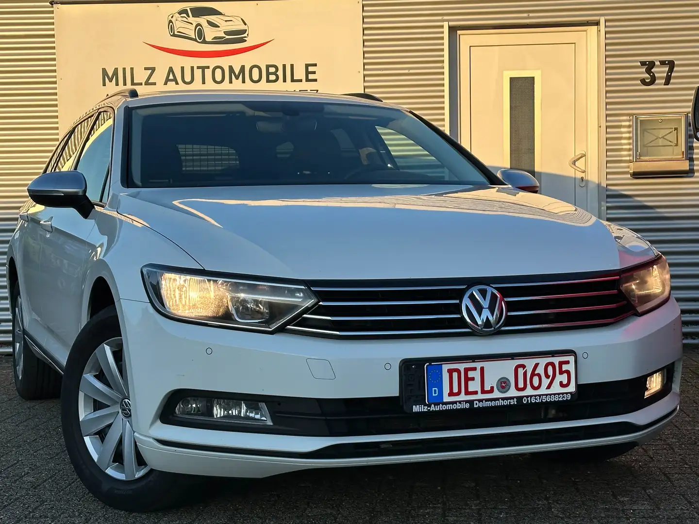 Volkswagen Passat Variant 2.0 TDI SCR DSG (BlueM. Tech) Comfortline Weiß - 1