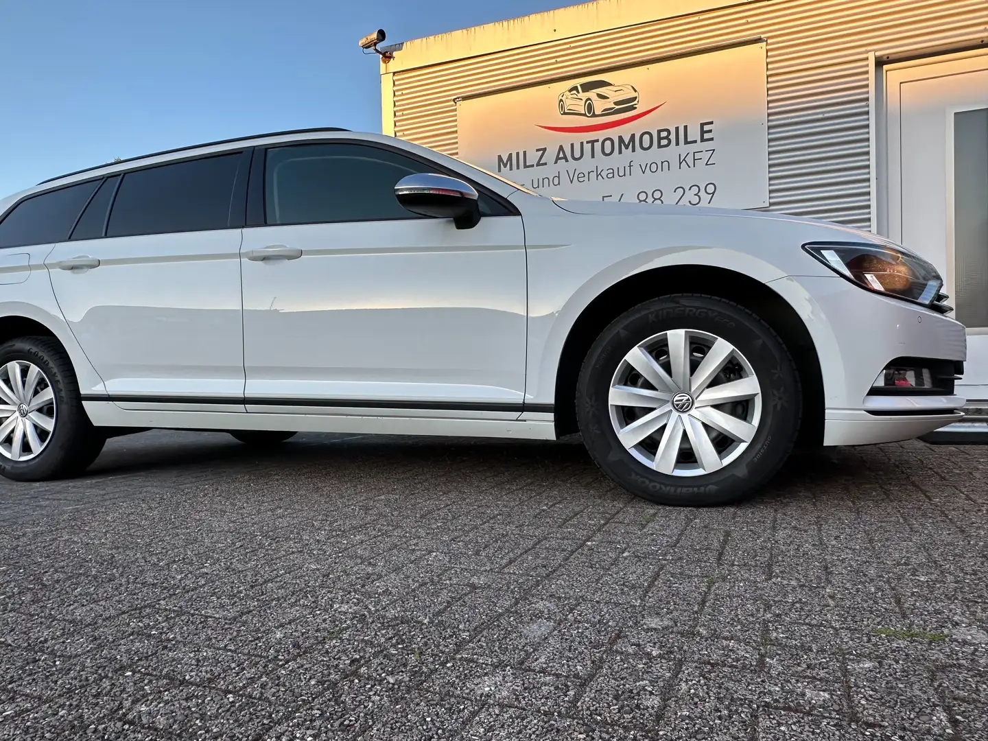 Volkswagen Passat Variant 2.0 TDI SCR DSG (BlueM. Tech) Comfortline Weiß - 2
