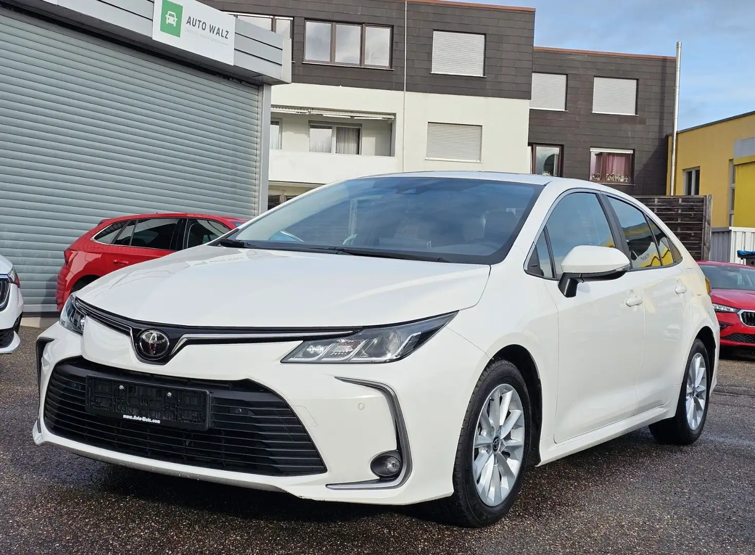 Toyota Corolla 1,5 Comfort Weiß - 1
