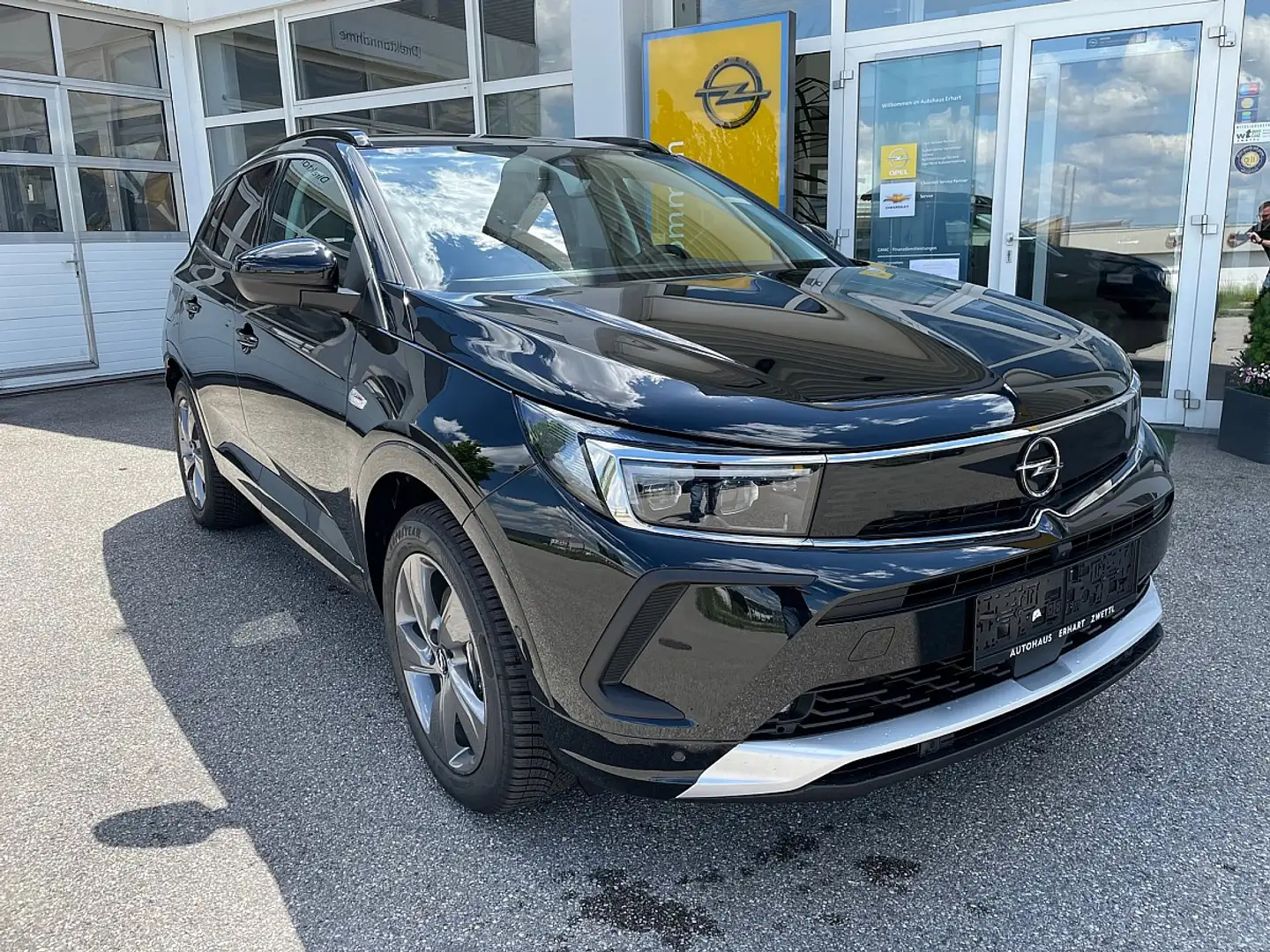 Opel Grandland 1,6 Direct Inj. PHEV Ultimate Allrad Schwarz - 2