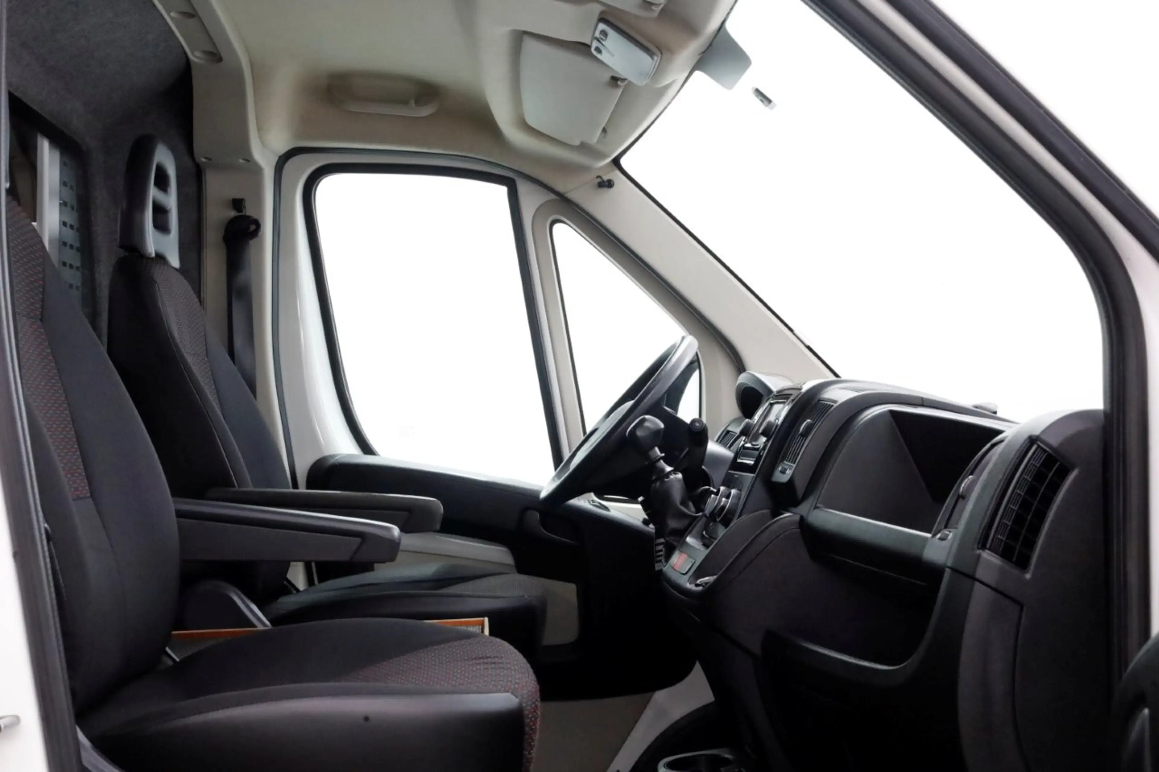 Peugeot Boxer 2.0 BlueHDI E6 130pk L1H2 Premium Navi/Camera/Inri — photo 5