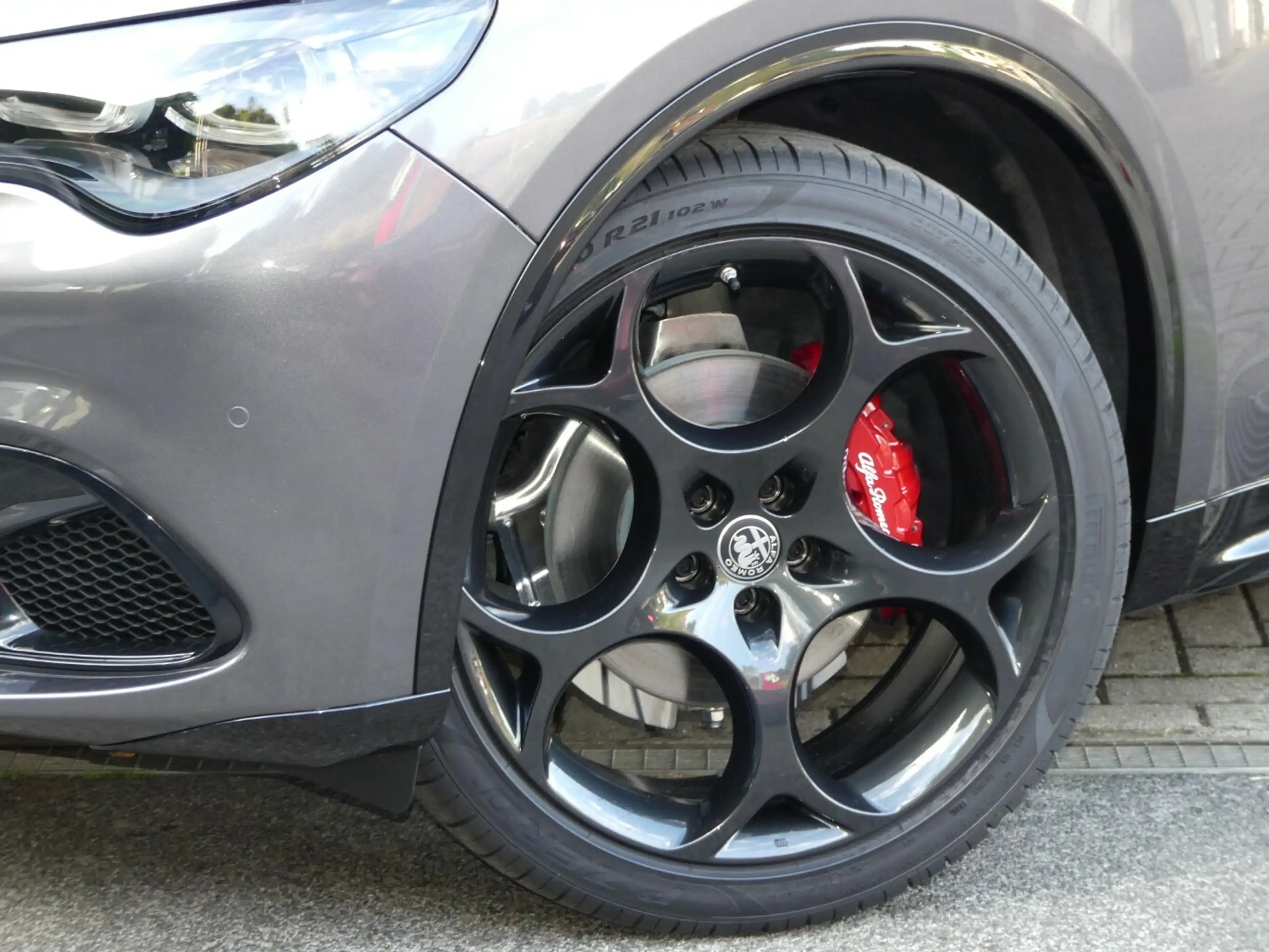 Alfa Romeo Stelvio Veloce 2.2 Diesel Q4-AT8 — photo 3
