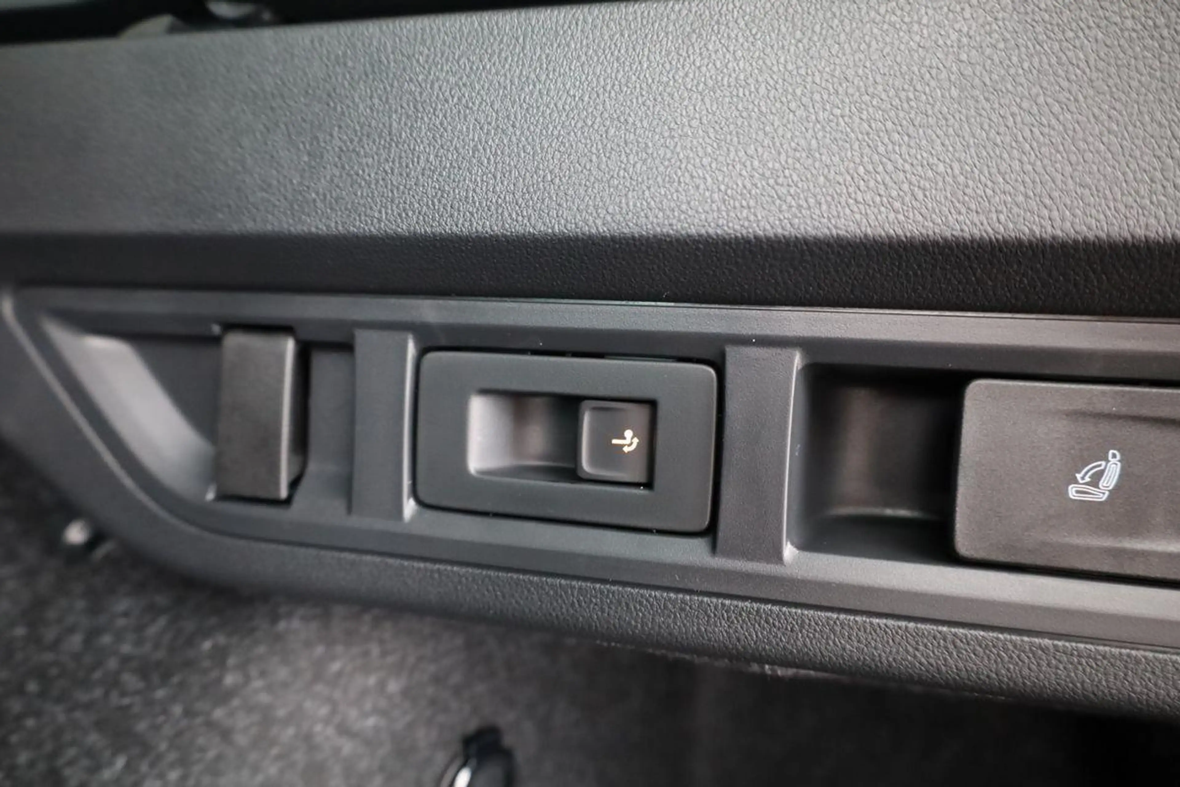 Skoda Octavia Combi TDI DSG Selection, Navi, Pano, AHK, Teillede — photo 16