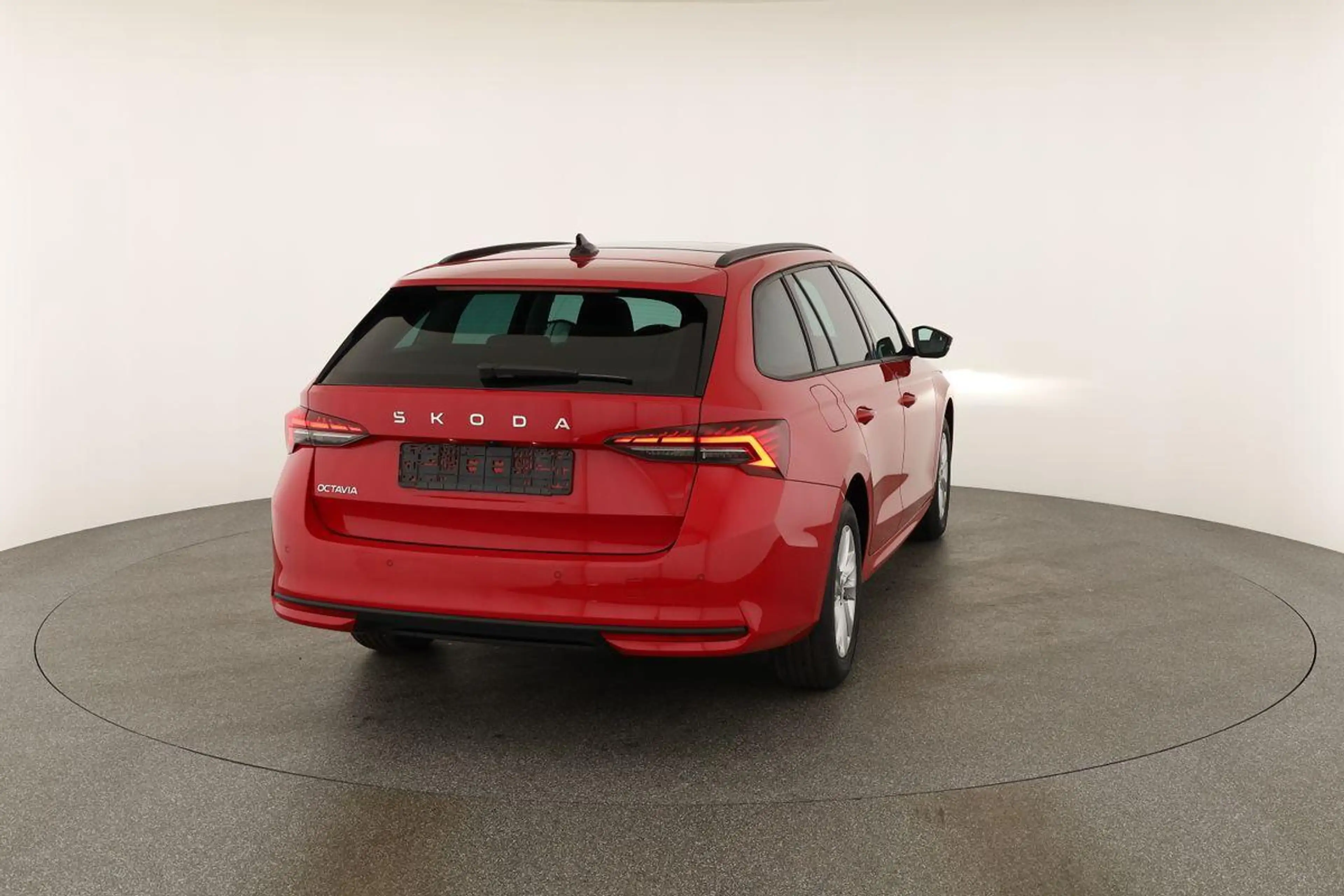 Skoda Octavia Combi TDI DSG Selection, Navi, Pano, AHK, Teillede — photo 21