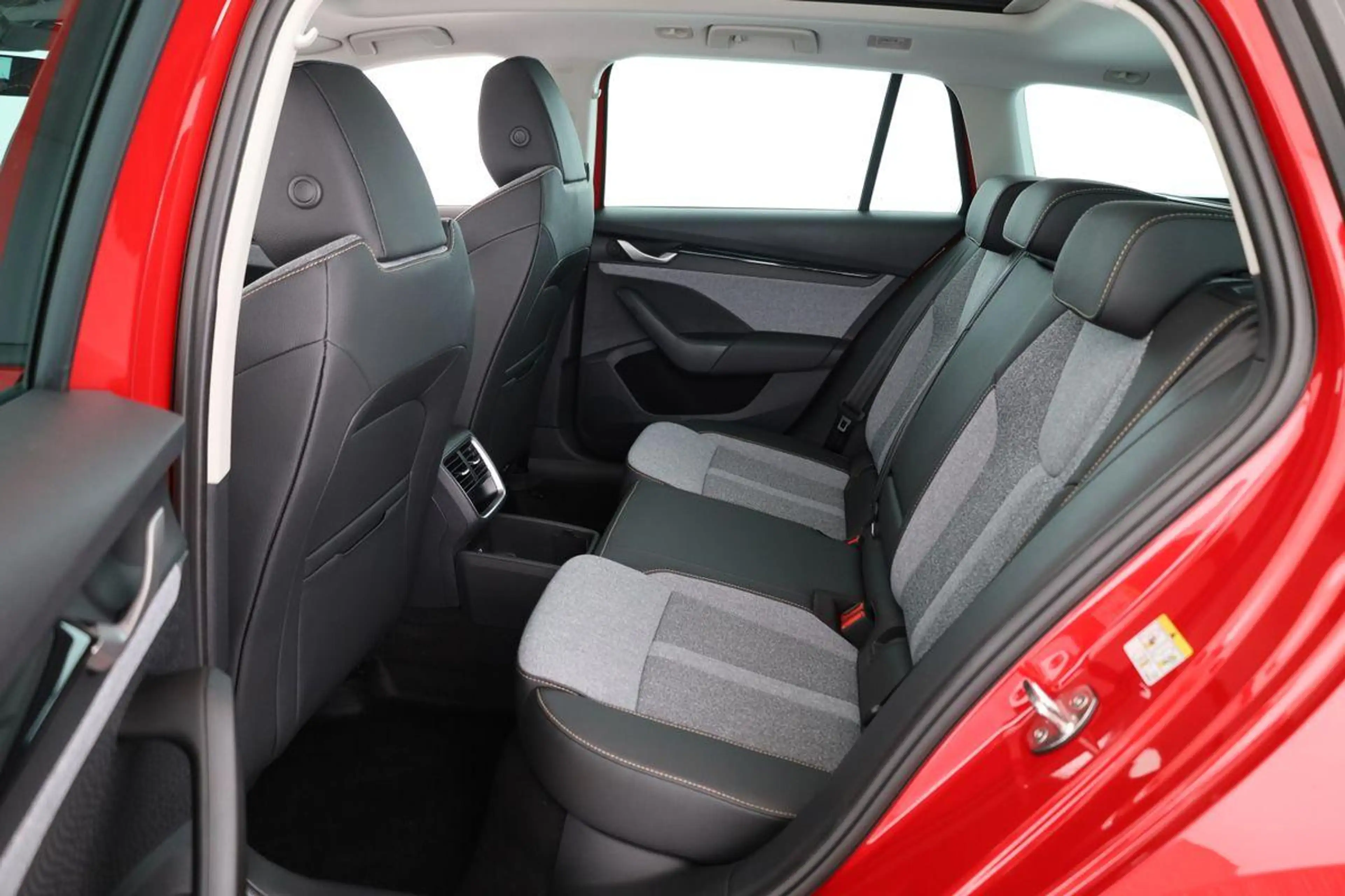 Skoda Octavia Combi TDI DSG Selection, Navi, Pano, AHK, Teillede — photo 14