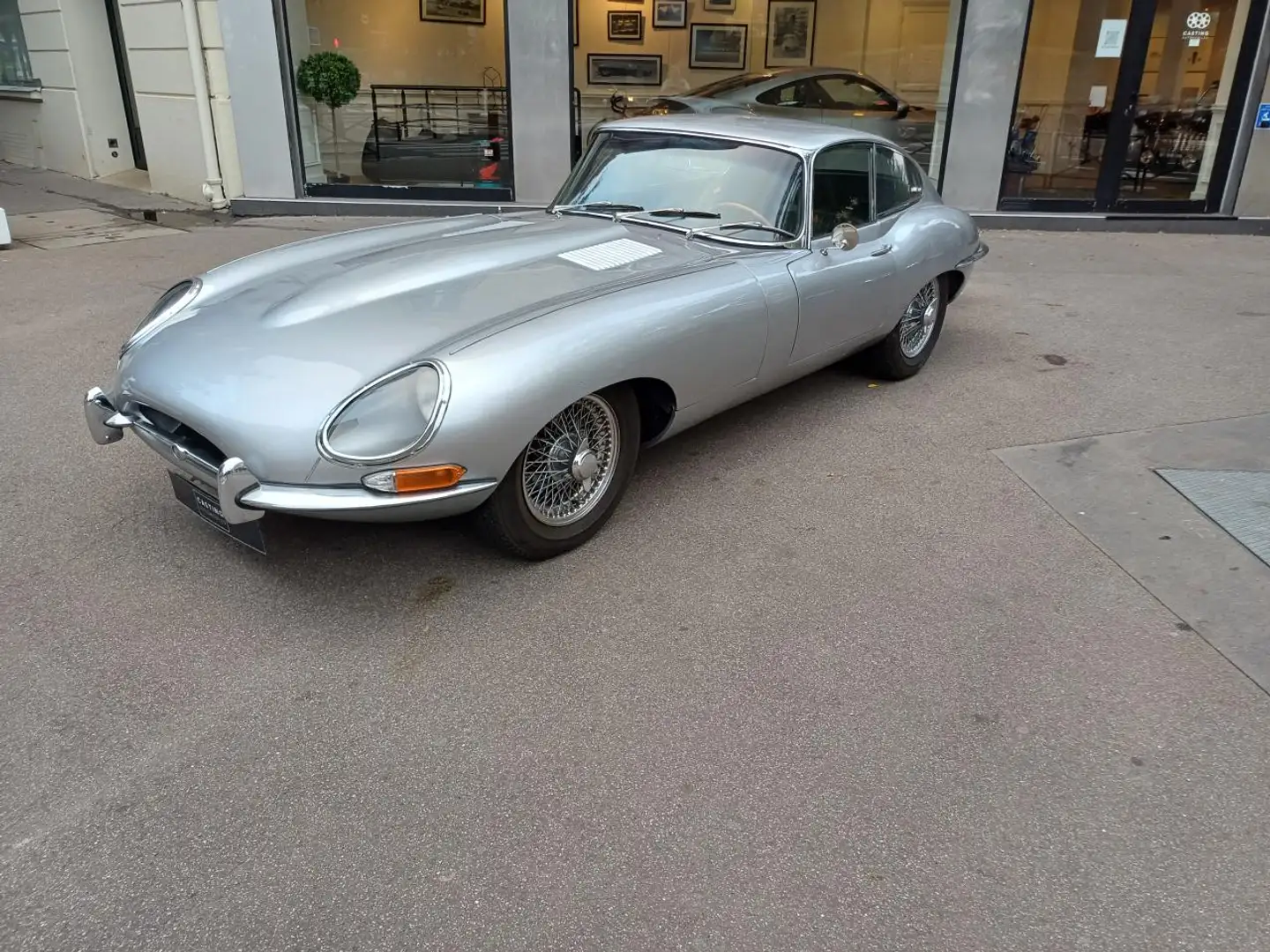 Jaguar E-Type 4.2 Gris - 1