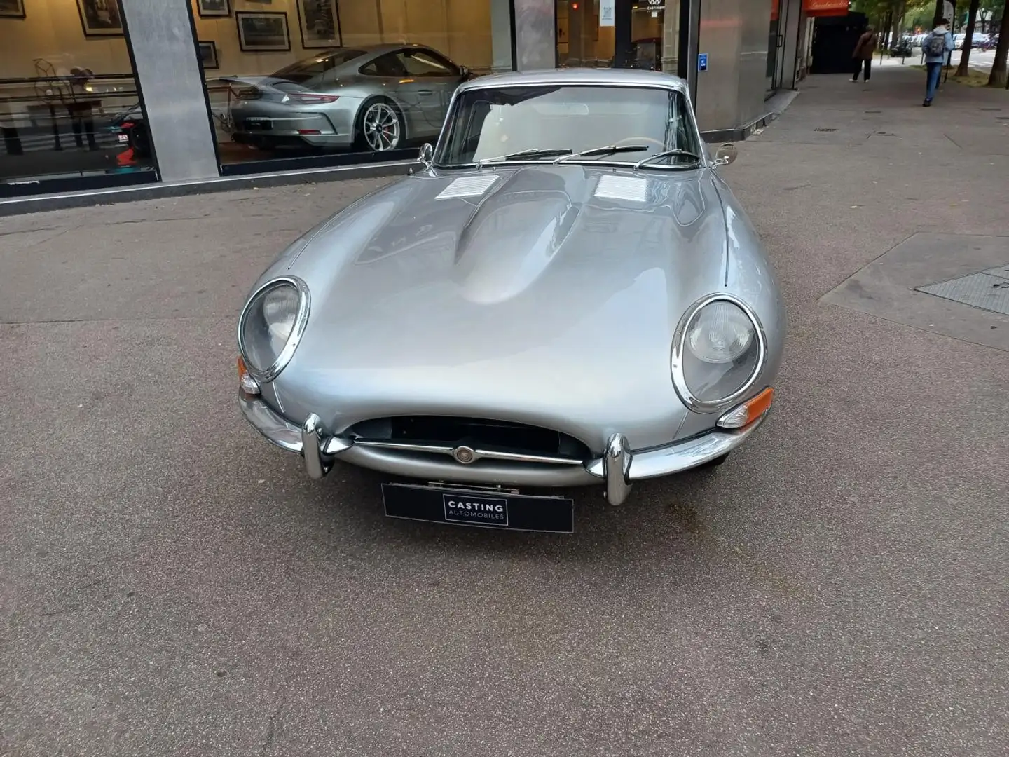 Jaguar E-Type 4.2 Gris - 2