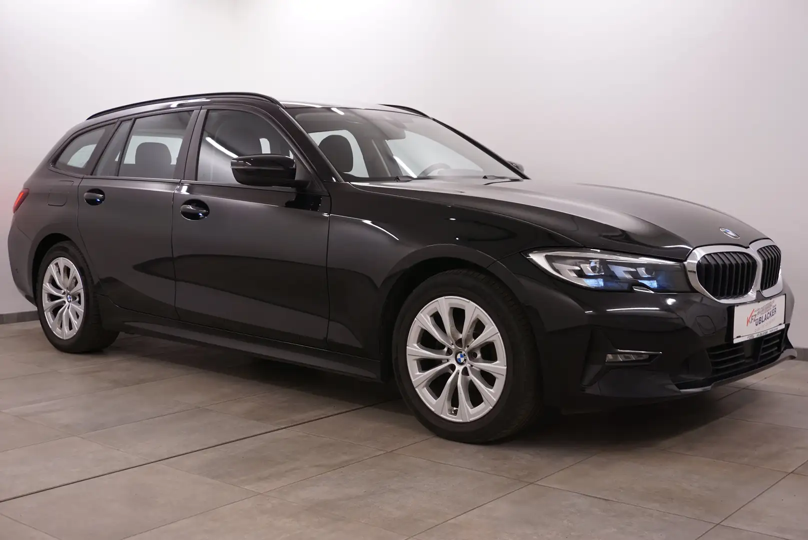 BMW 320 d // Abstandstempomat // Anhängervorrichtung Schwarz - 1