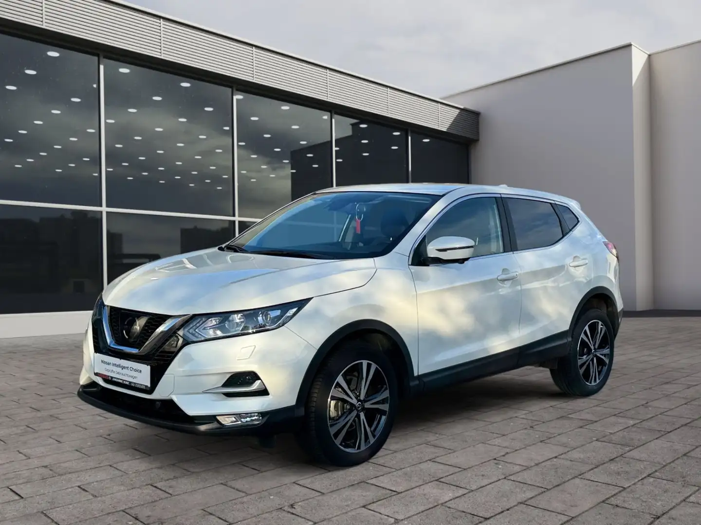 Nissan Qashqai QASHQAI 1.6 DIG-T 6MT 4x2 N-Connecta BF NAVI KLI Weiß - 2