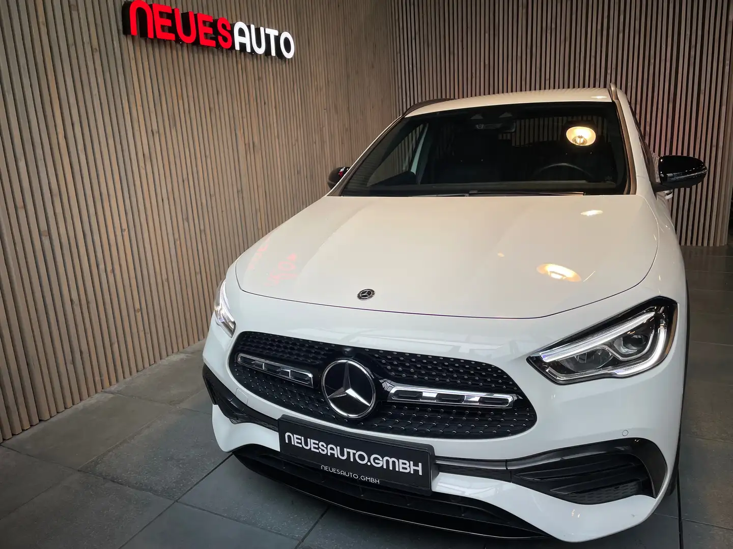 Mercedes-Benz GLA 200 d 4Matic*AMG-Paket*360°-Kamera*AHK*Servicegepfl Weiß - 2