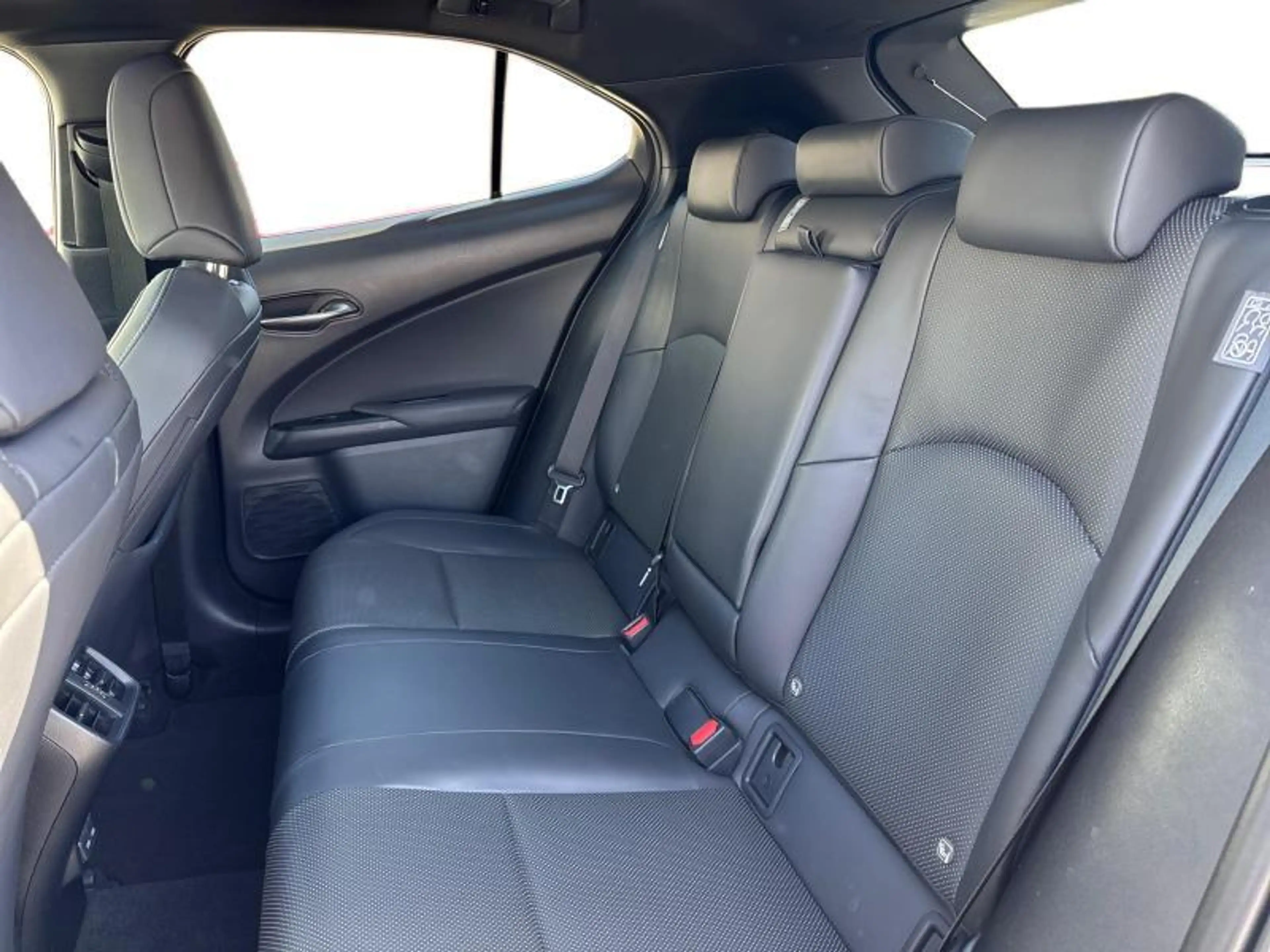 Lexus UX 250h Executive Line + Pano — photo 10