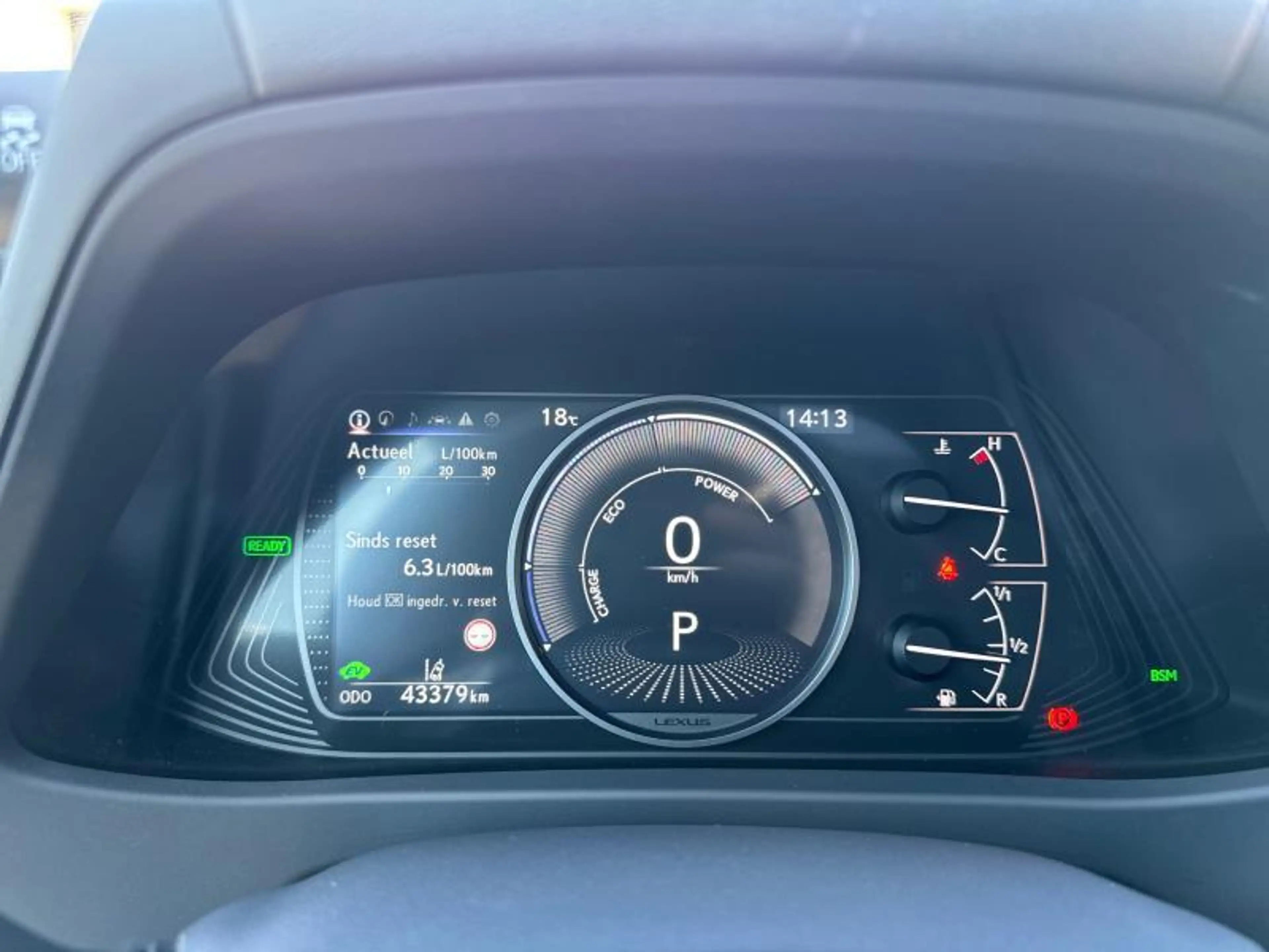 Lexus UX 250h Executive Line + Pano — photo 12