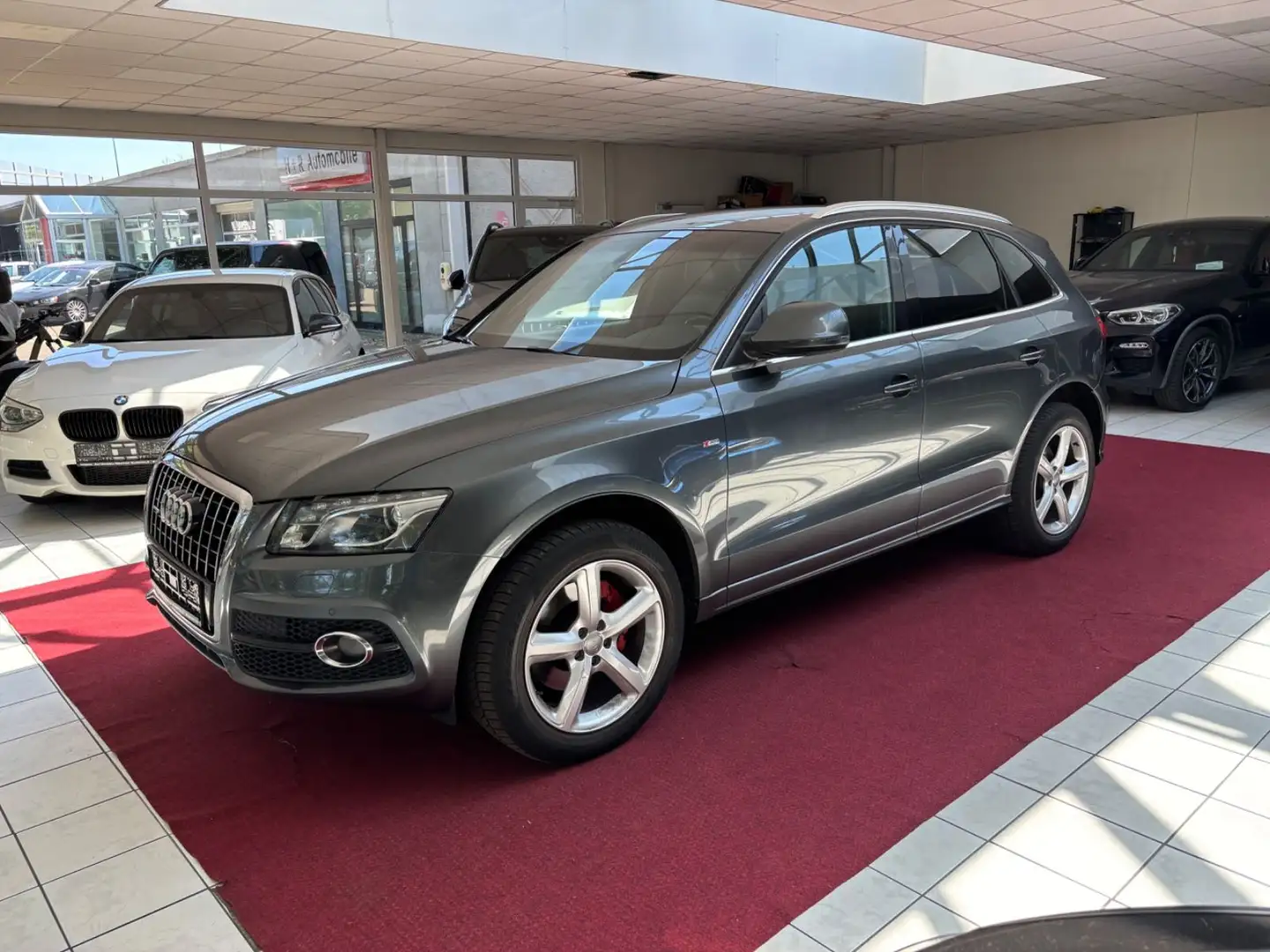 Audi Q5 3.0 TDI  quattro S-Line NAVI+LEDER+XENON+SHZ Grau - 1