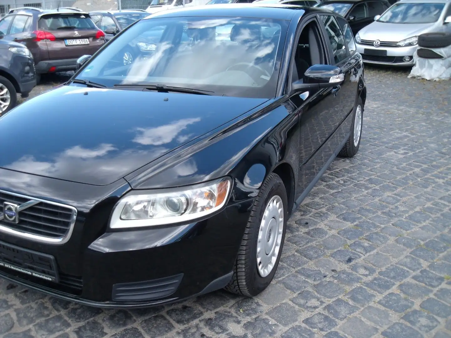Volvo V50 Kombi 1.6 D Kinetic Schwarz - 2