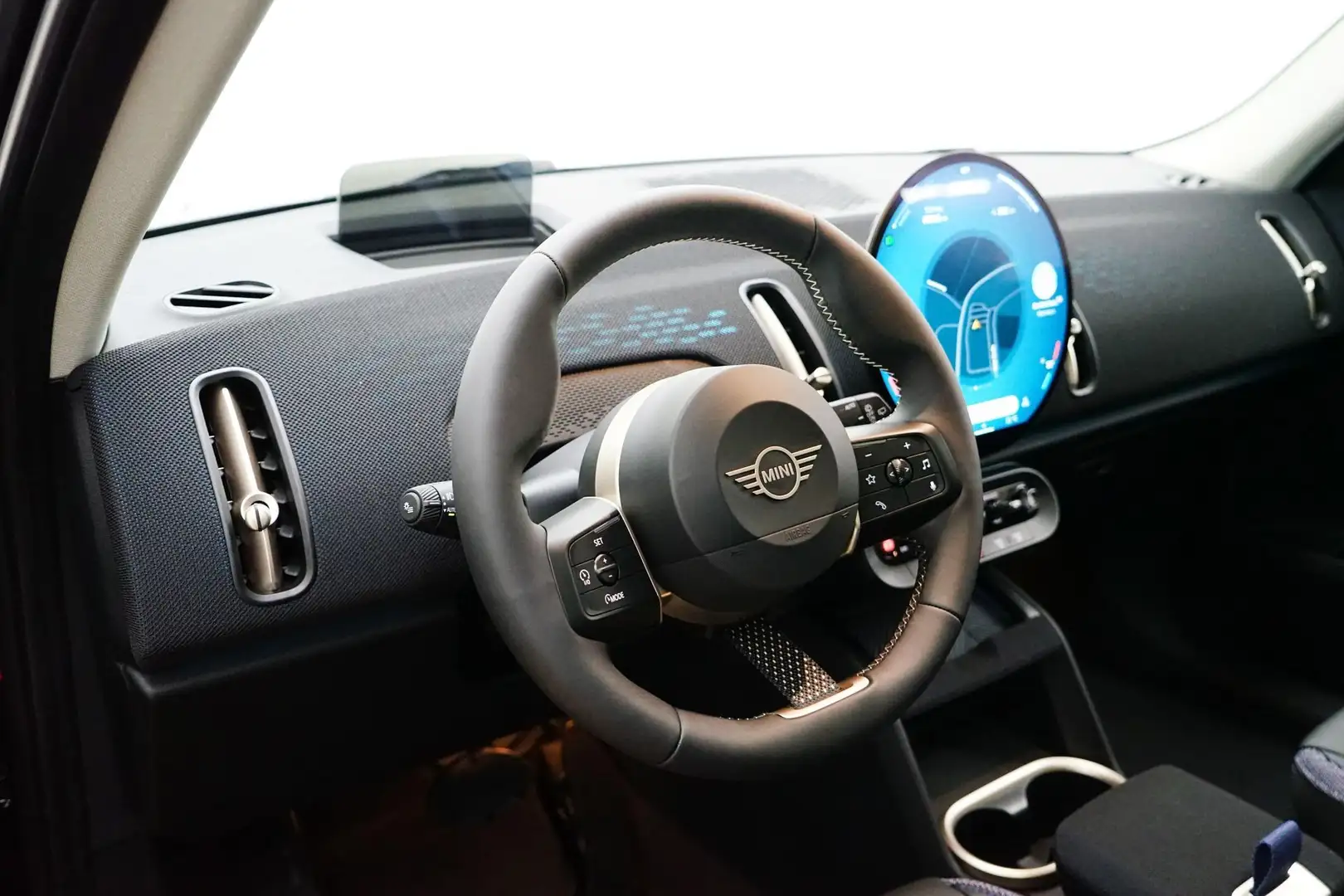 MINI Cooper SE Countryman Countryman SE ALL4 [HUD, AHK, GSD, RFK, 18" LMR, S Negro - 2