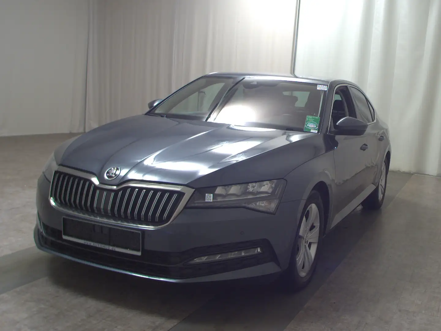 Skoda Superb 2.0 TDI Ambition Navi LED vc ACC RFK Shz Grau - 2