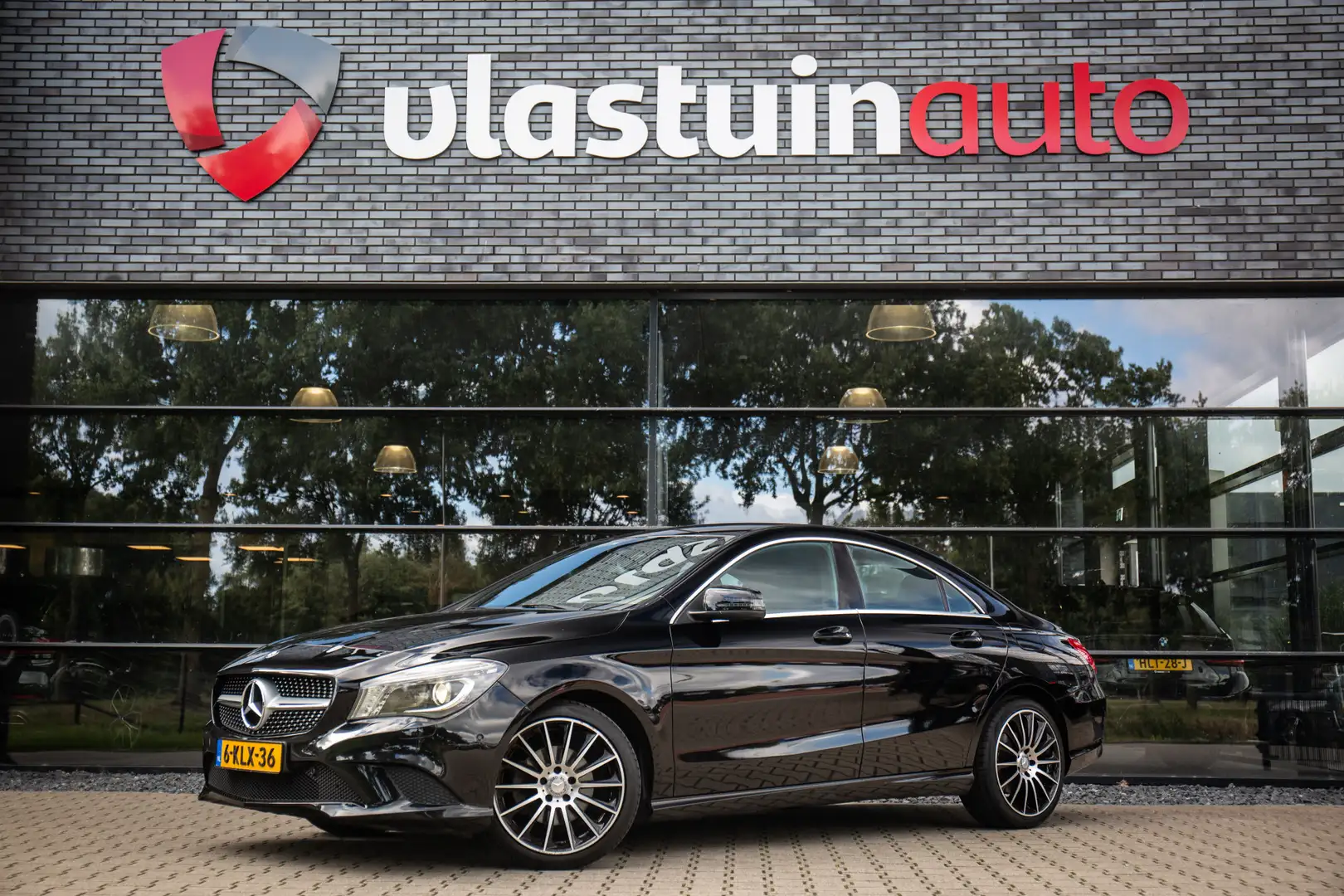 Mercedes-Benz CLA 200 Prestige Zwart - 1