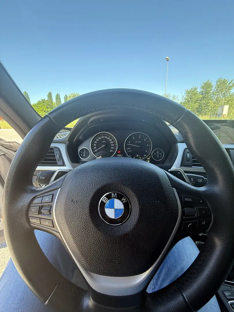 BMW 330 330dA Touring Luxury - 2