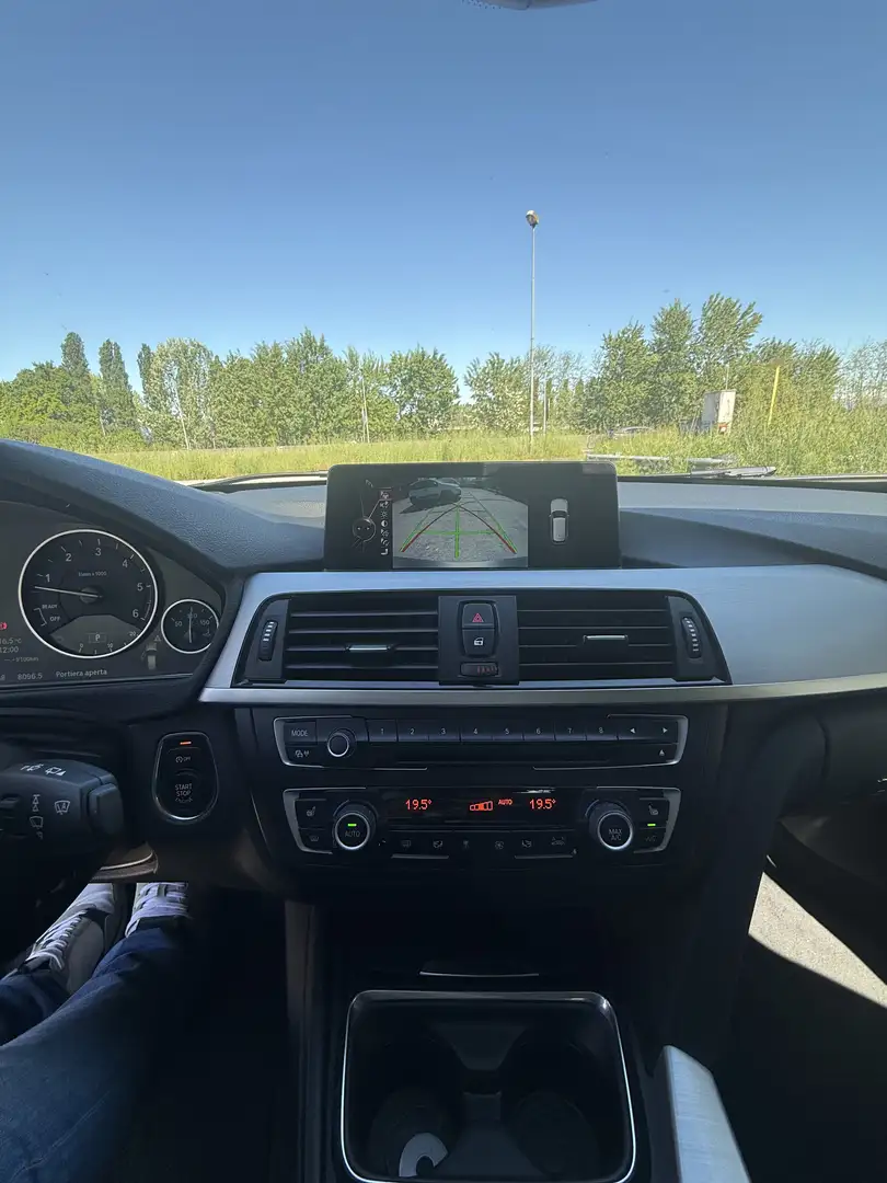 BMW 330 330dA Touring Luxury - 1