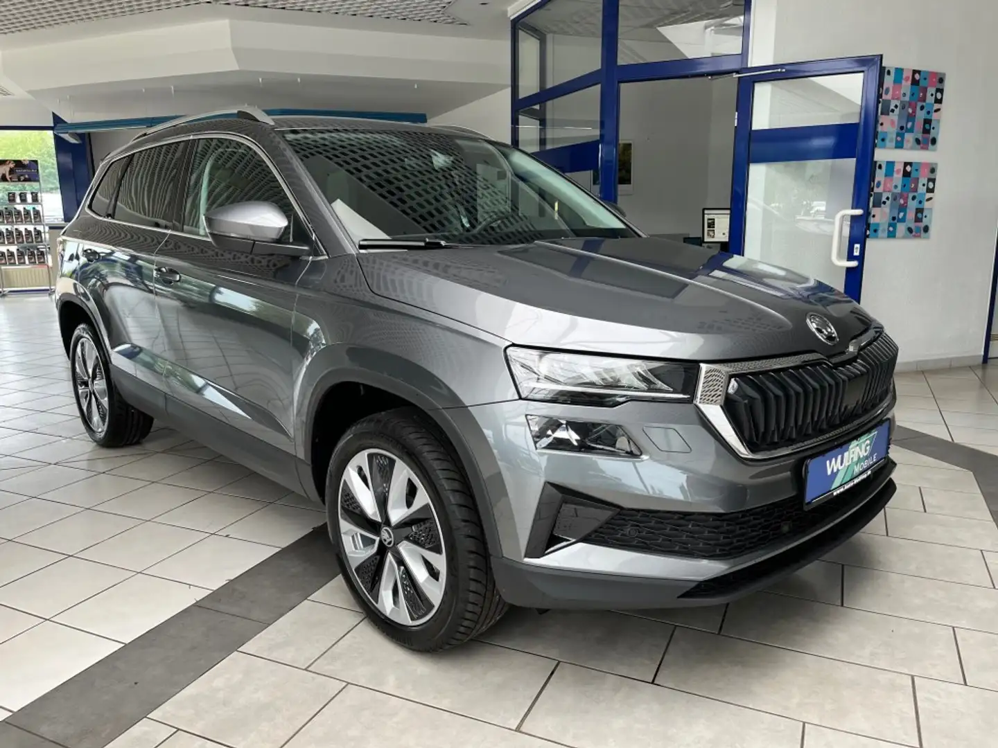 Skoda Karoq 1.5 TSI DSG+AHK+RFK+ACC+Navi+el.Heckkl.++ Grau - 2