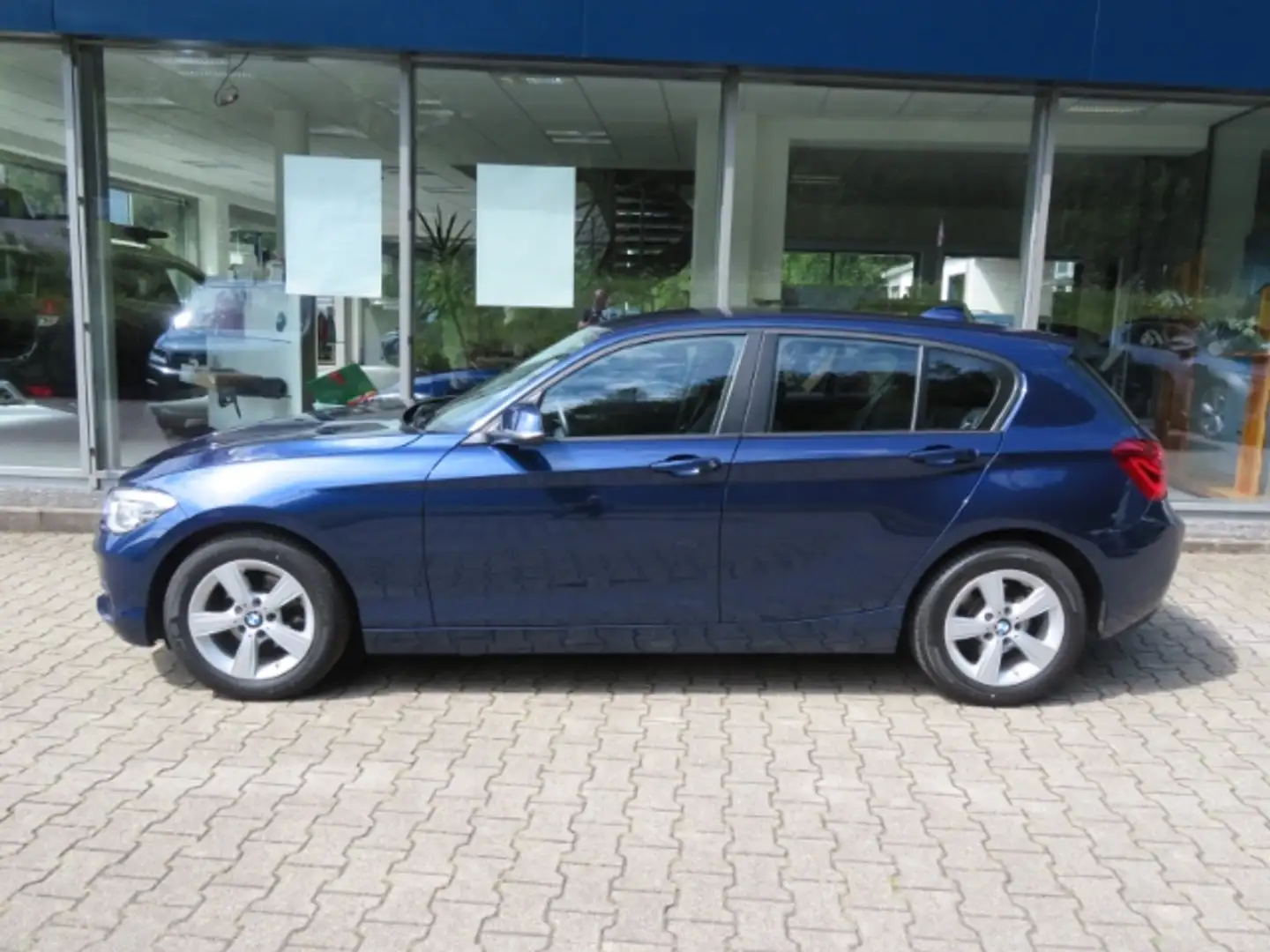 BMW 118 i Sport Line Navi Klimaautom SHZ Temp Tel.-Vorb. P Blau - 1
