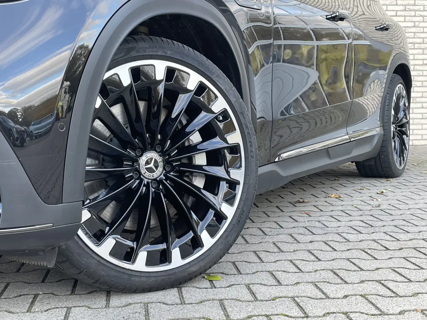 Mercedes-Benz EQE SUV 350+ Sport Edition AMG 96 kWh Nightpakket l Airmat Noir - 2