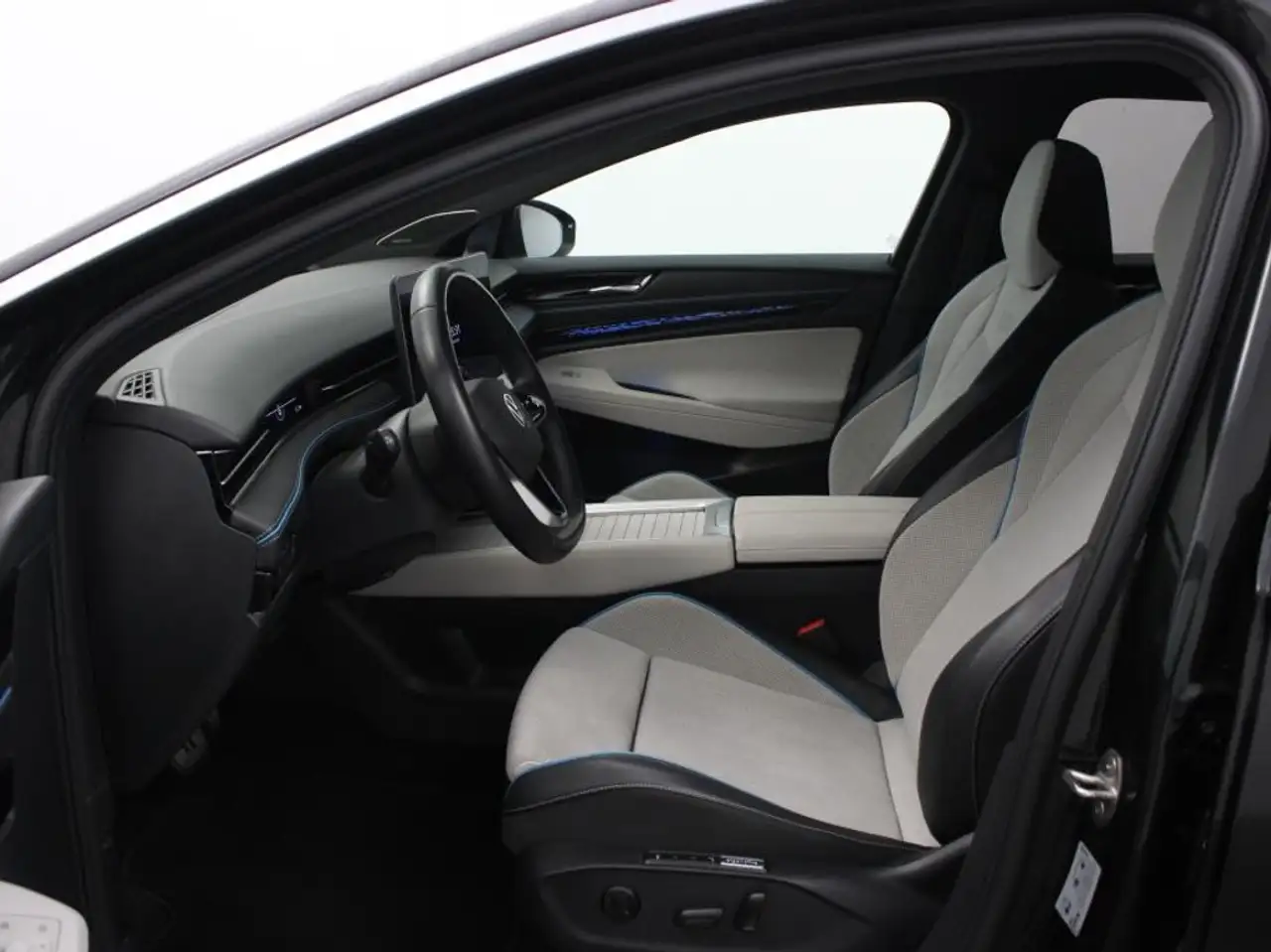 Volkswagen ID.7 PRO 82 kWh +H&K +PANO +360" +DCC +IQ.LIGHT +ACC + 9