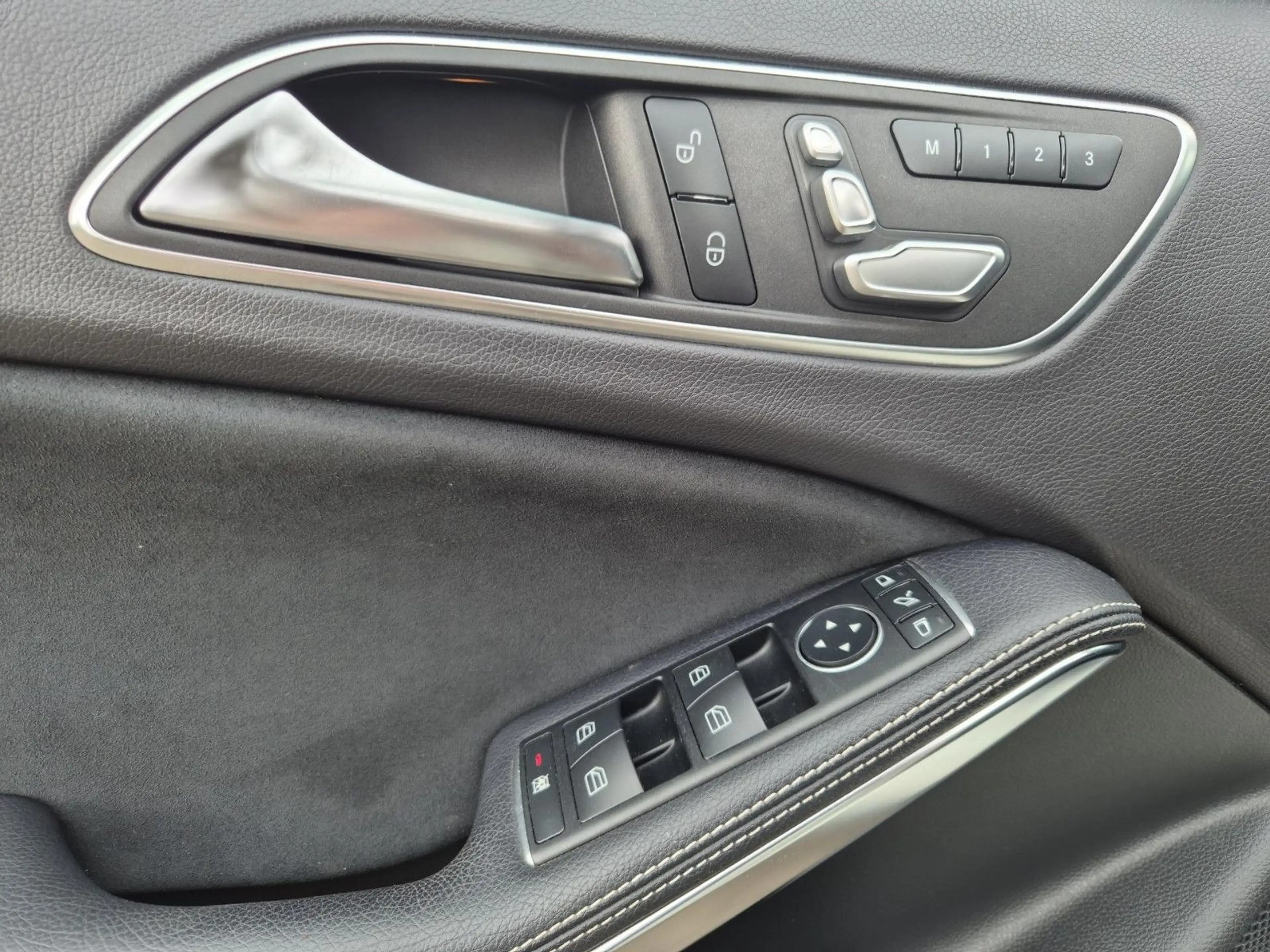 Mercedes-Benz A 220 A220 4MATIC AMG Line DCT Edition/PANO/KAMERA/ — photo 11