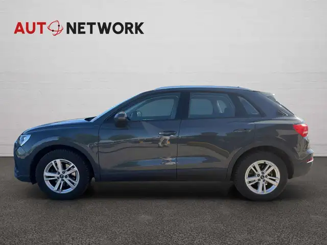 Audi Q3 view 7