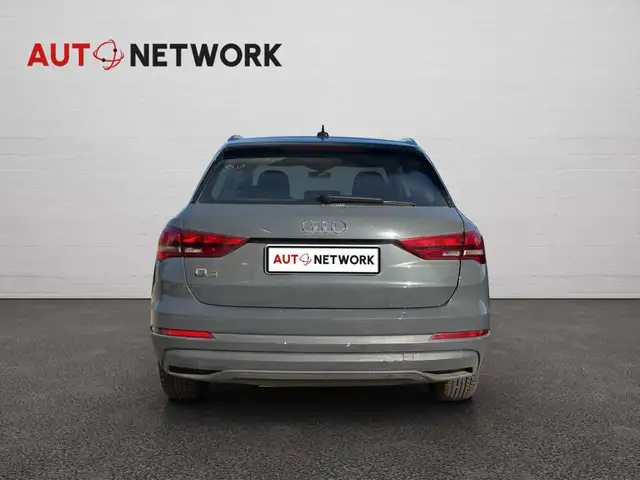 Audi Q3 view 6