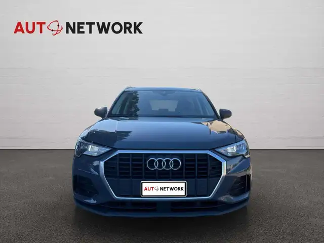 Audi Q3 view 5