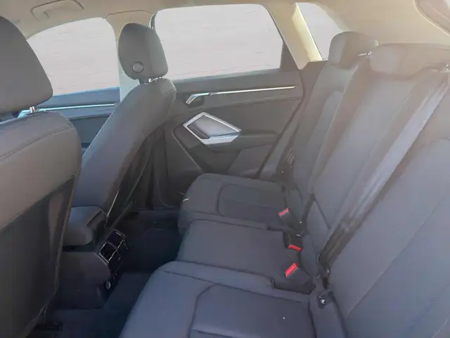 Audi Q3 view 10