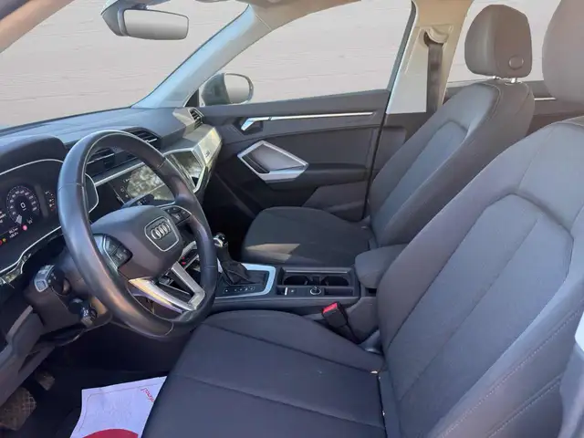Audi Q3 view 9