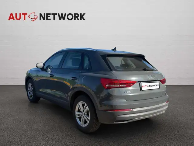Audi Q3 view 4