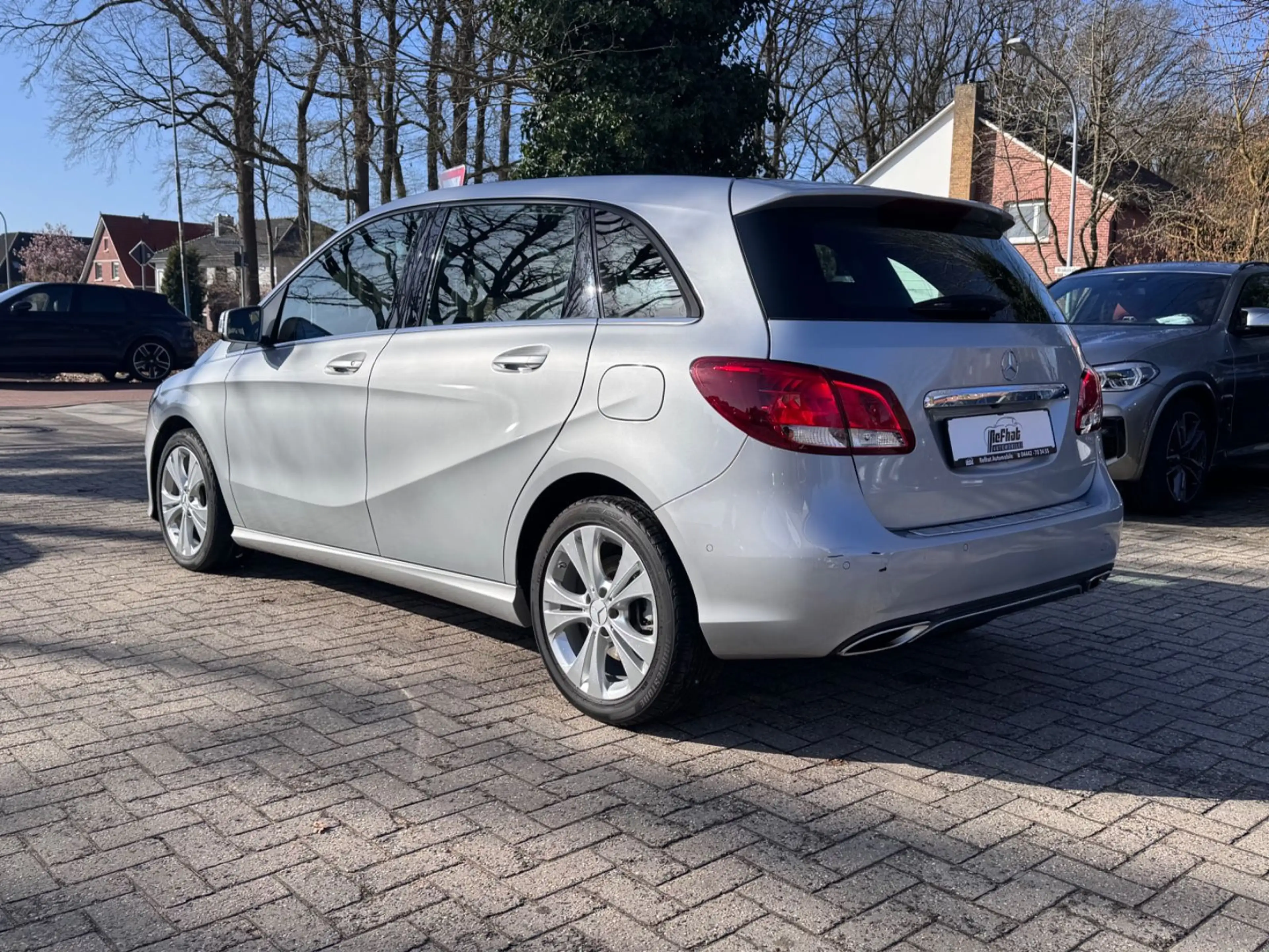 Mercedes-Benz B 220 4Matic*PDC*NAVI*SHZ*LED*1-HAND* — photo 10