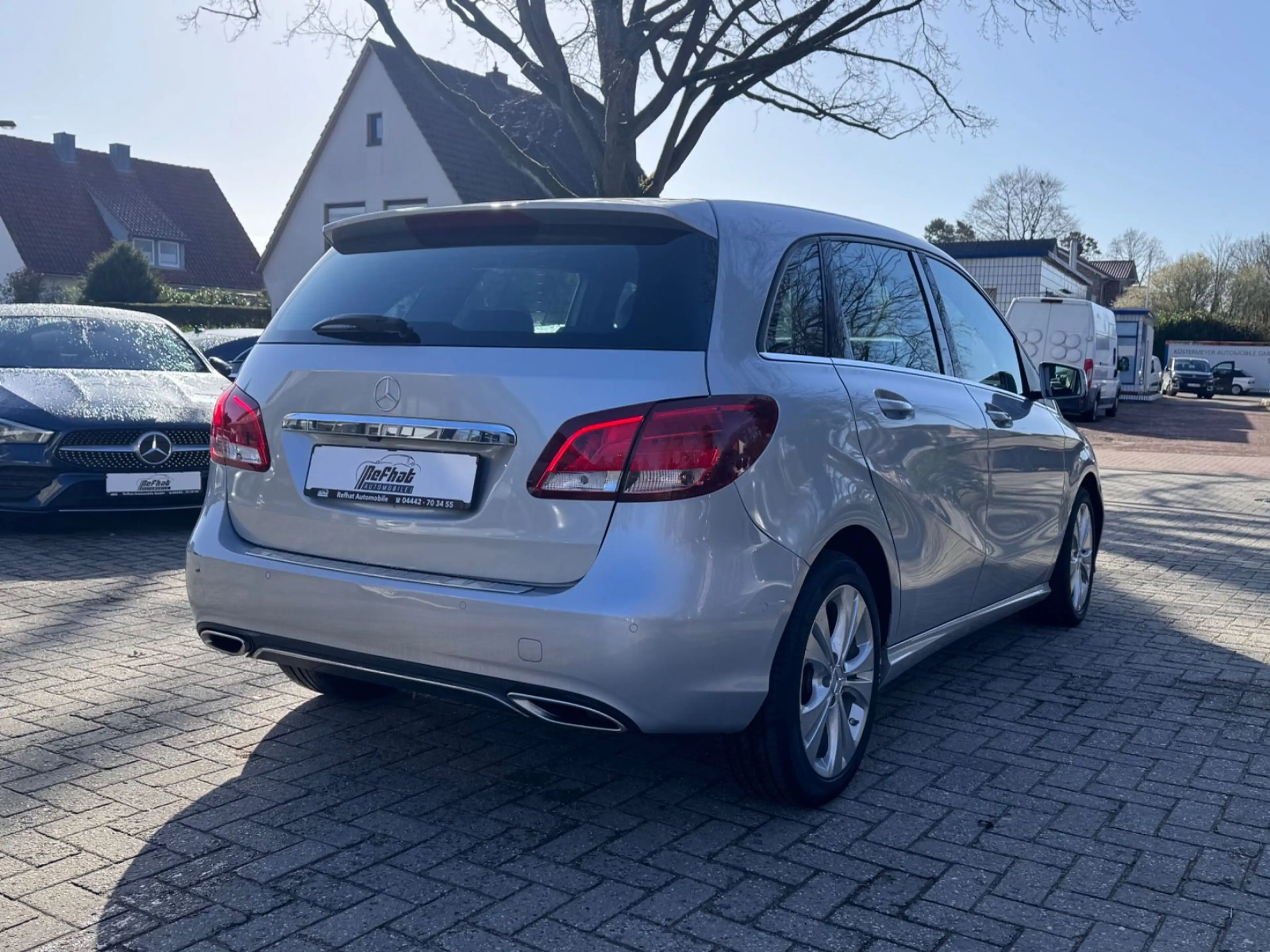 Mercedes-Benz B 220 4Matic*PDC*NAVI*SHZ*LED*1-HAND* — photo 6