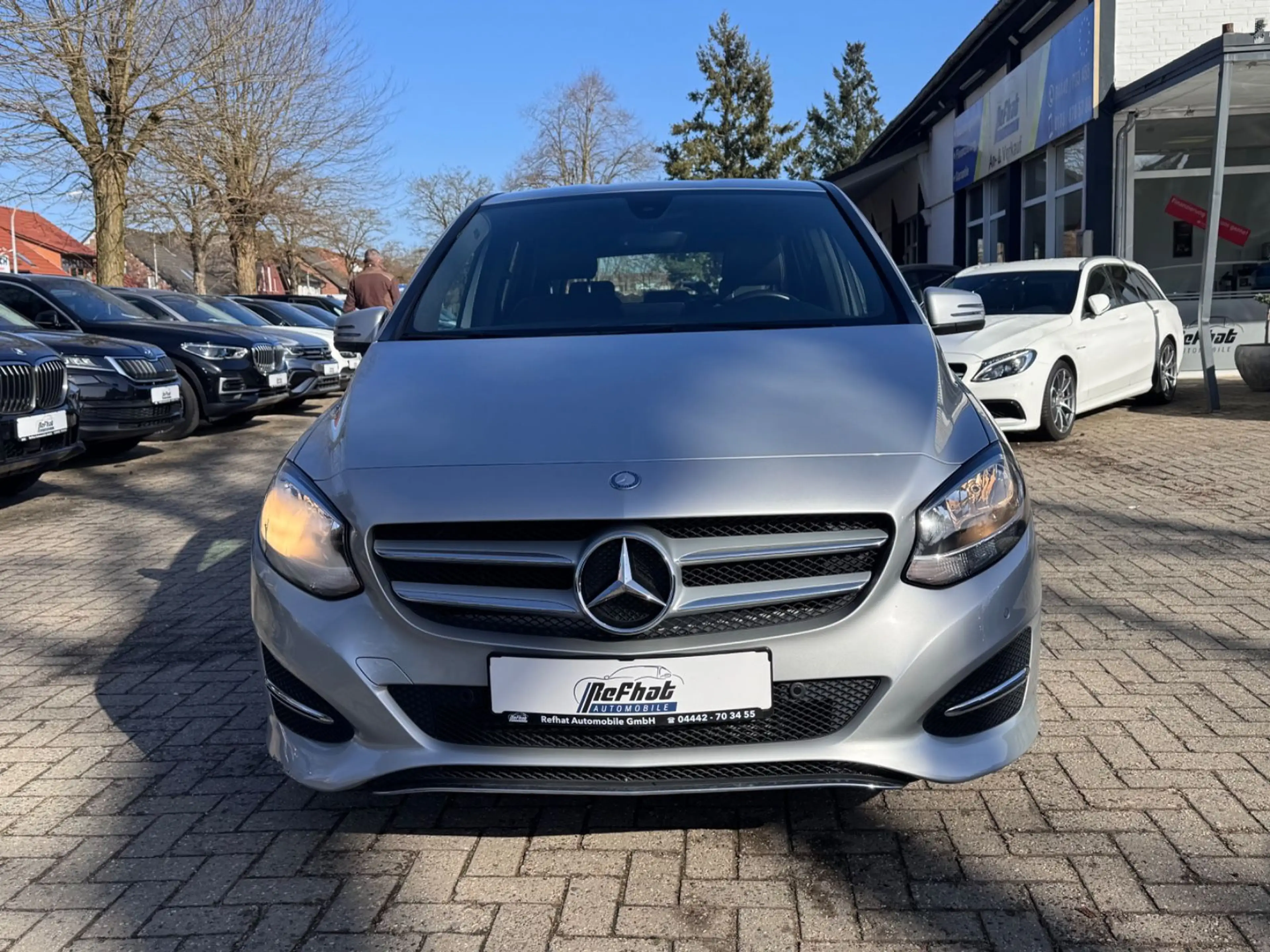 Mercedes-Benz B 220 4Matic*PDC*NAVI*SHZ*LED*1-HAND* — photo 3