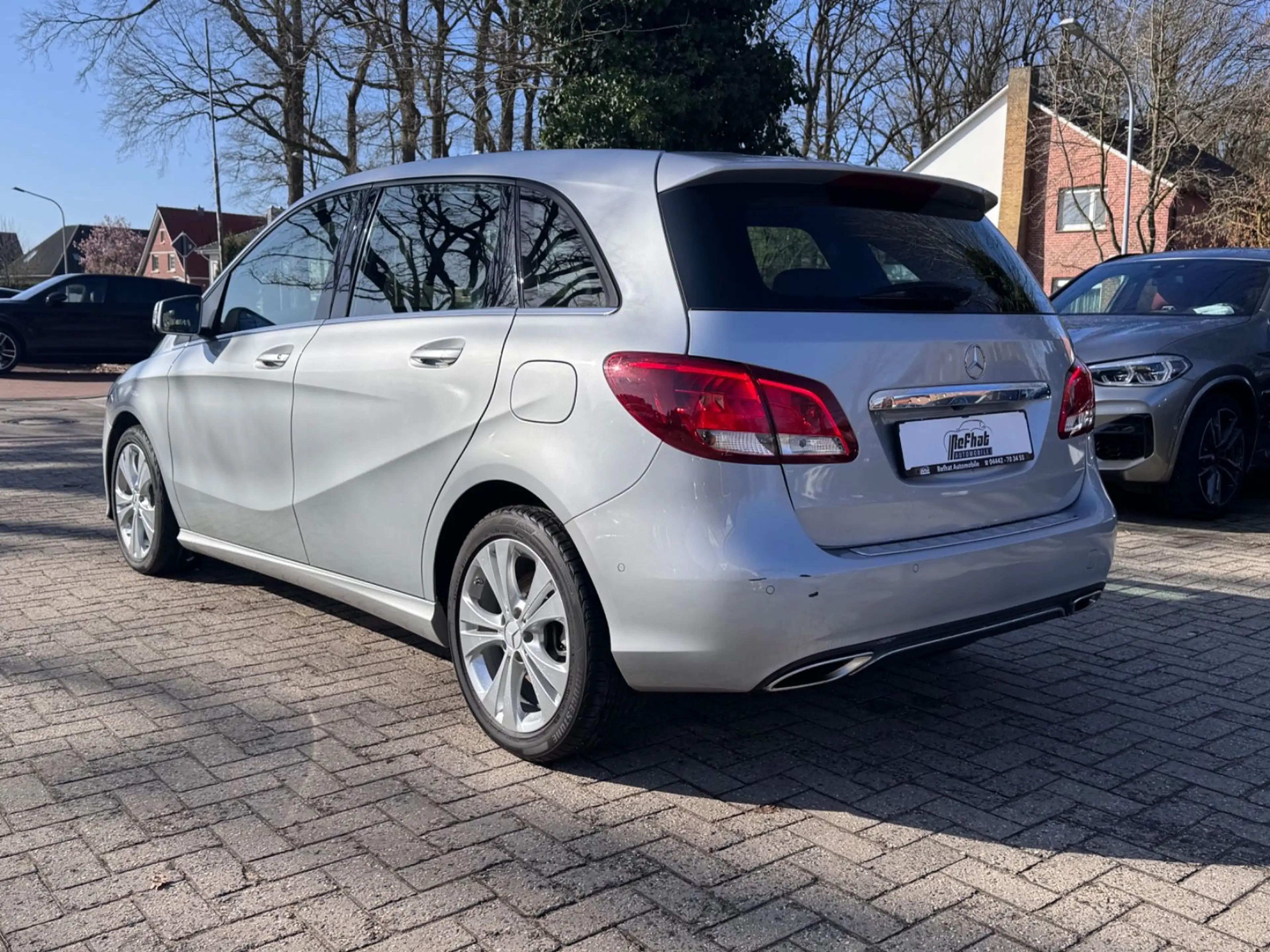 Mercedes-Benz B 220 4Matic*PDC*NAVI*SHZ*LED*1-HAND* — photo 9