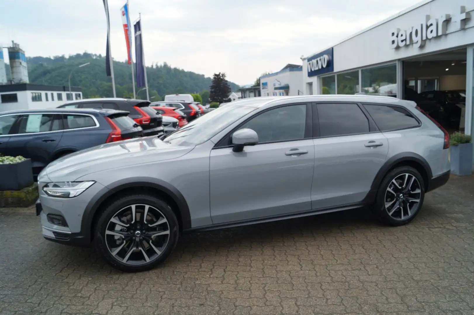 Volvo V90 Cross Country B4 Diesel AWD Plus Aut./Standh Grijs - 2