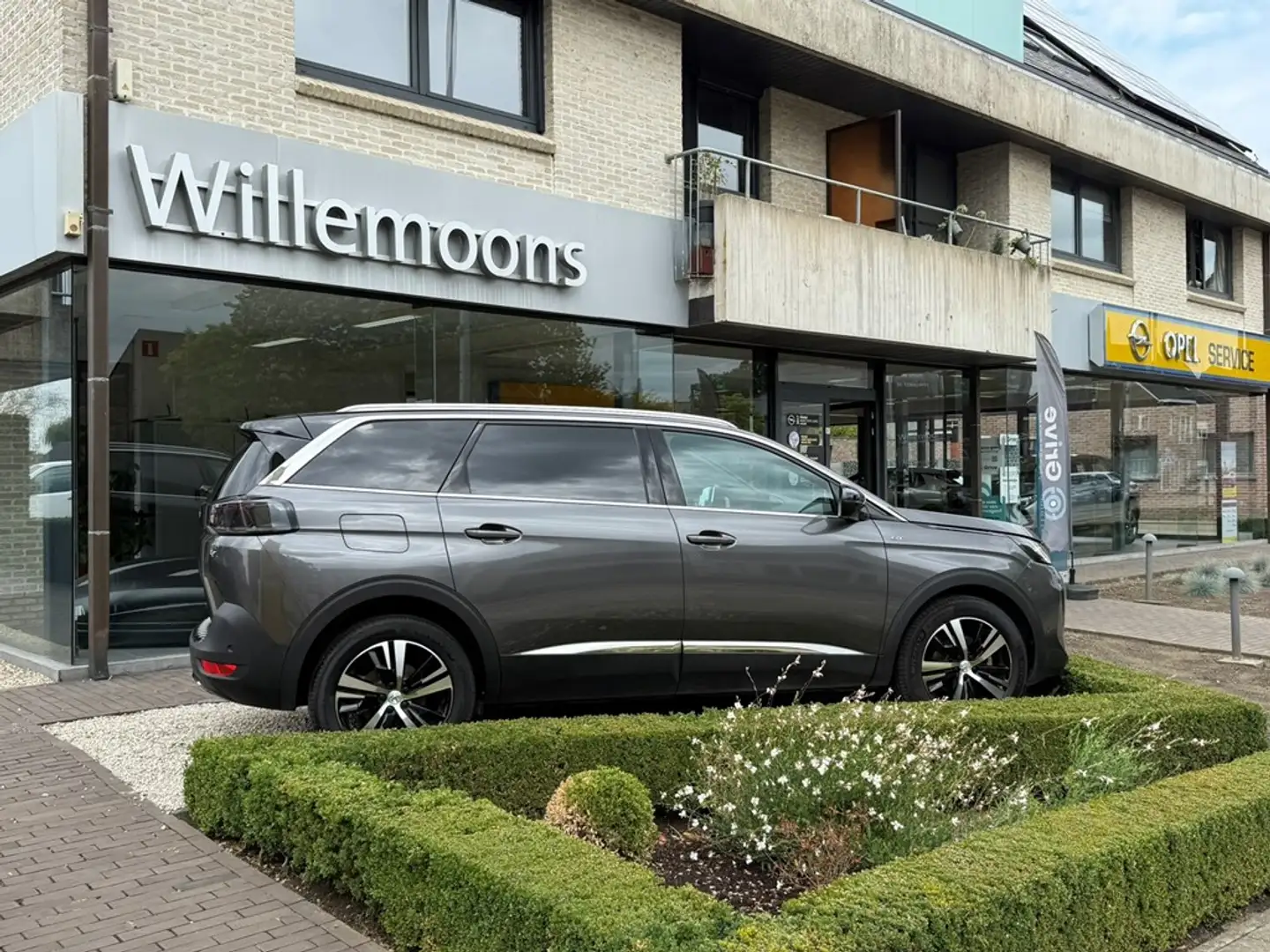 Peugeot 5008 GT 1.2 Turbo 130PK *7-Zitplaatsen*Adaptieve cruise Grijs - 2